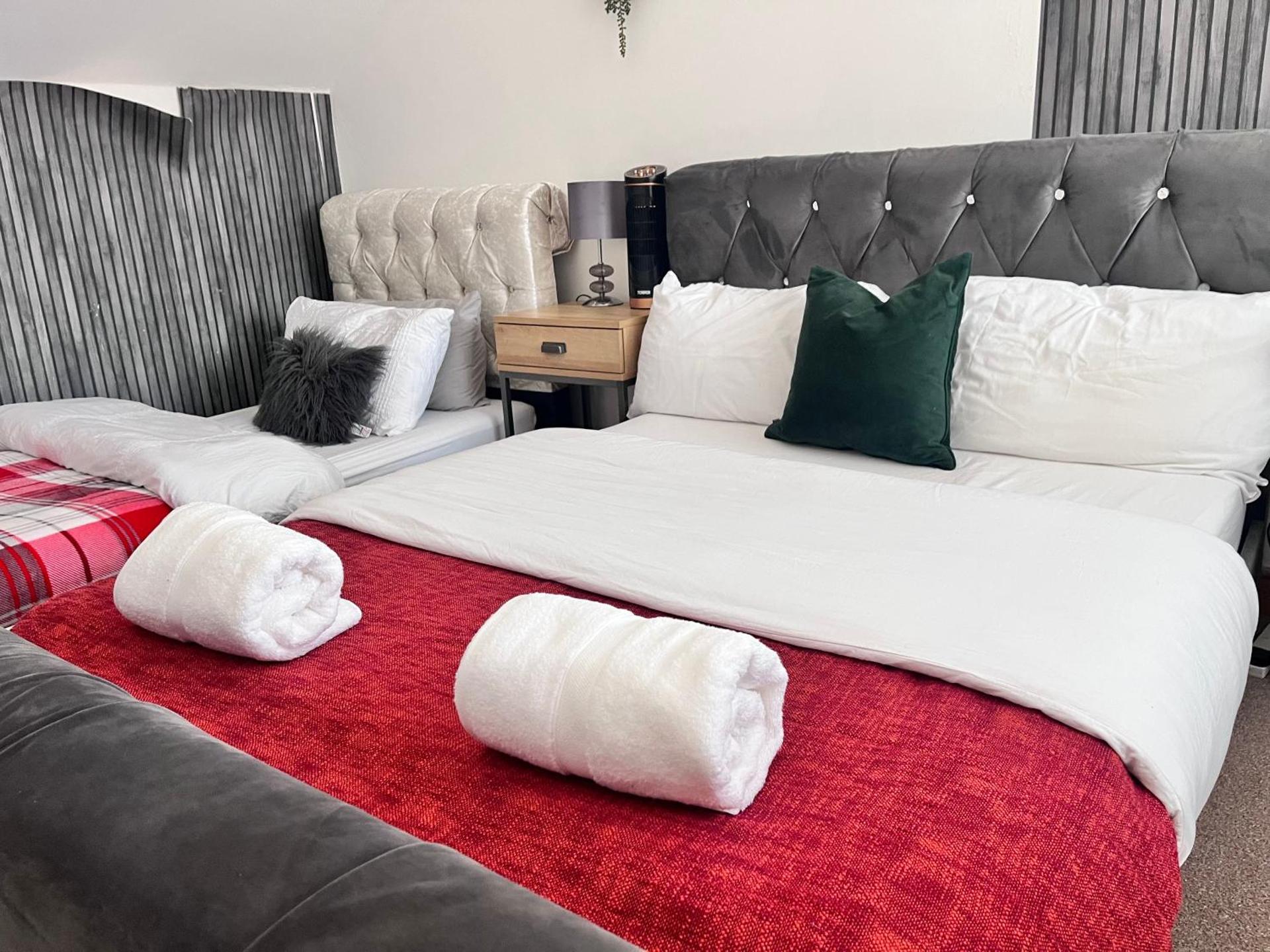 Detached 3BR house in Ashford with Free Parking