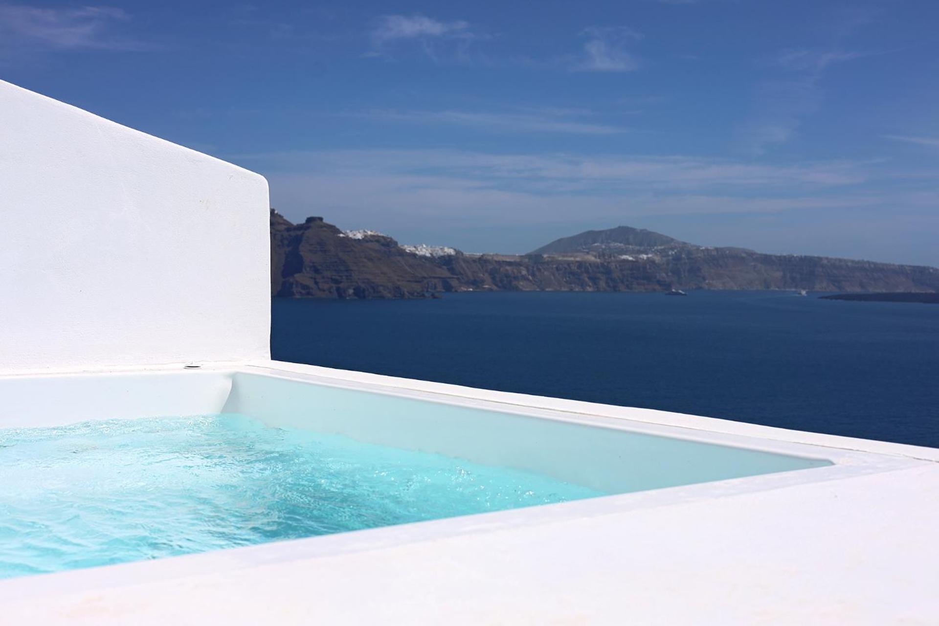 Phaos Oia Suites