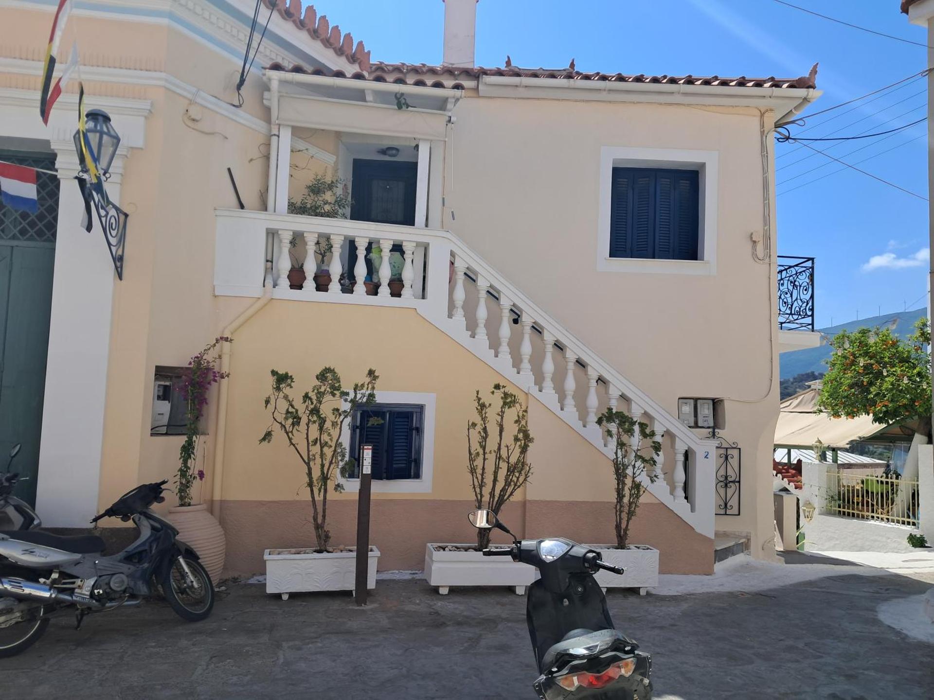 La casa Historical center of Poros