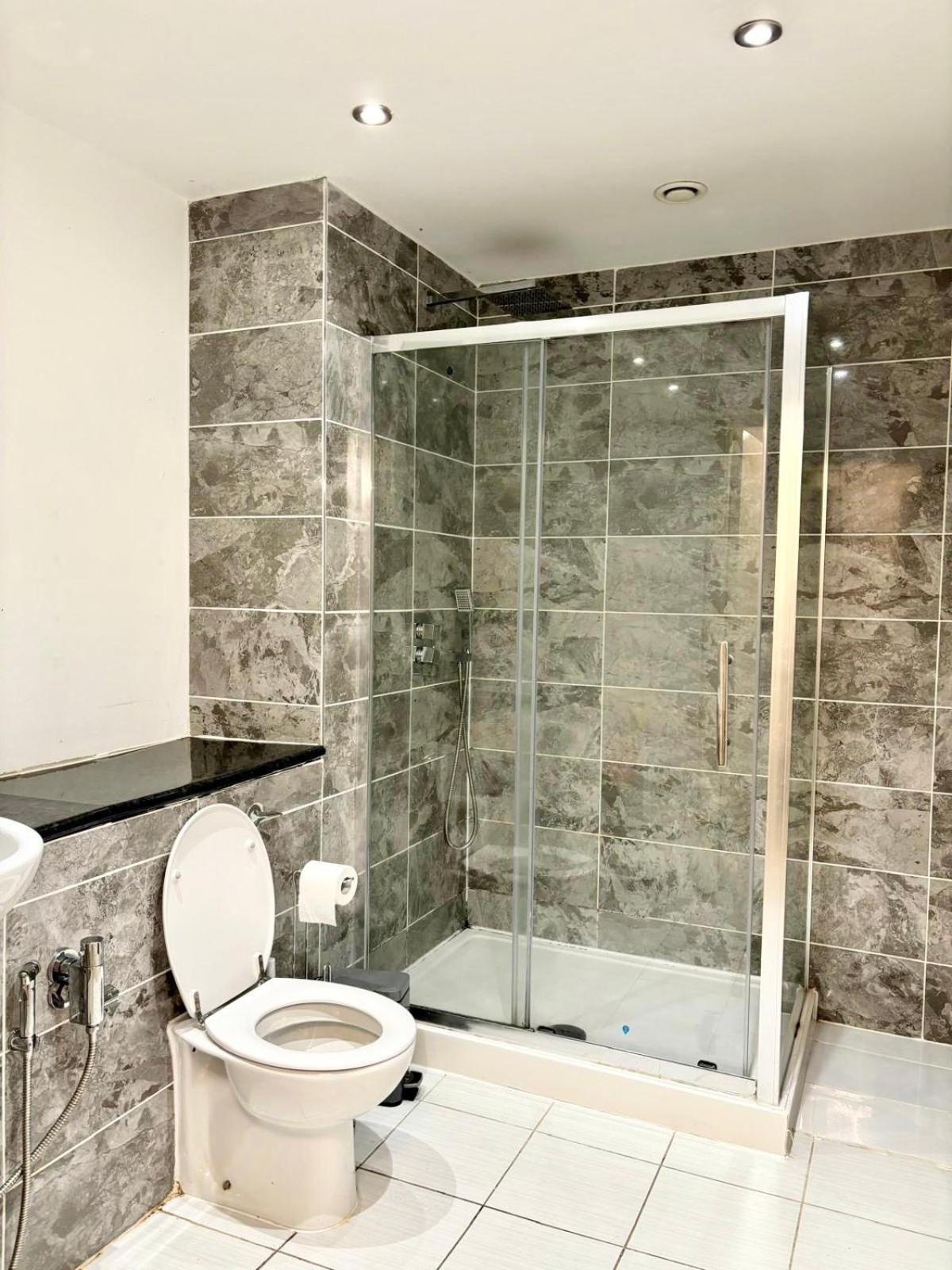 Modern 2-Bed - City Centre Apartment