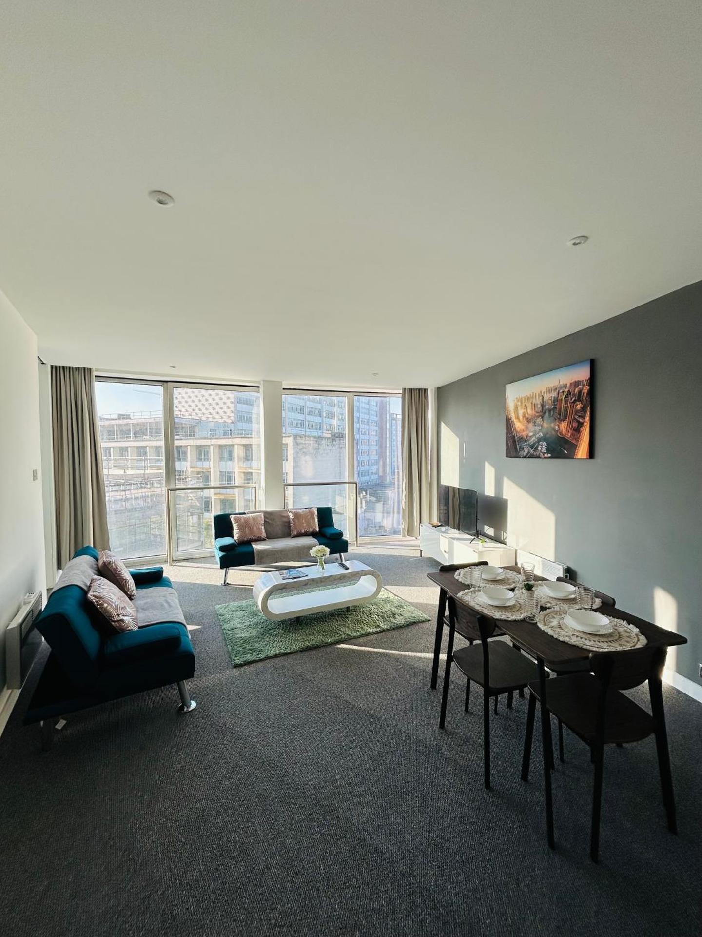 Birmingham City Centre, 2-Bedroom Apartment, 5 min walk from New Street Train Station