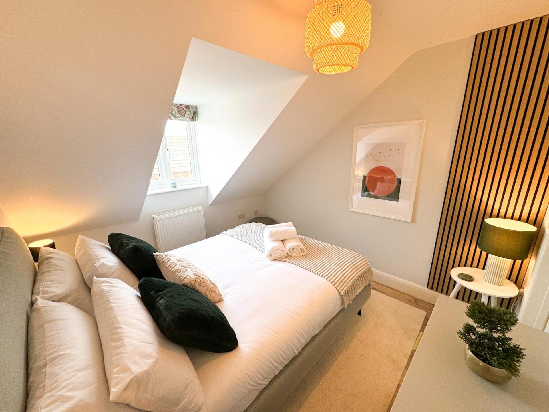 Stylish apartment 1 min to town centre and harbour