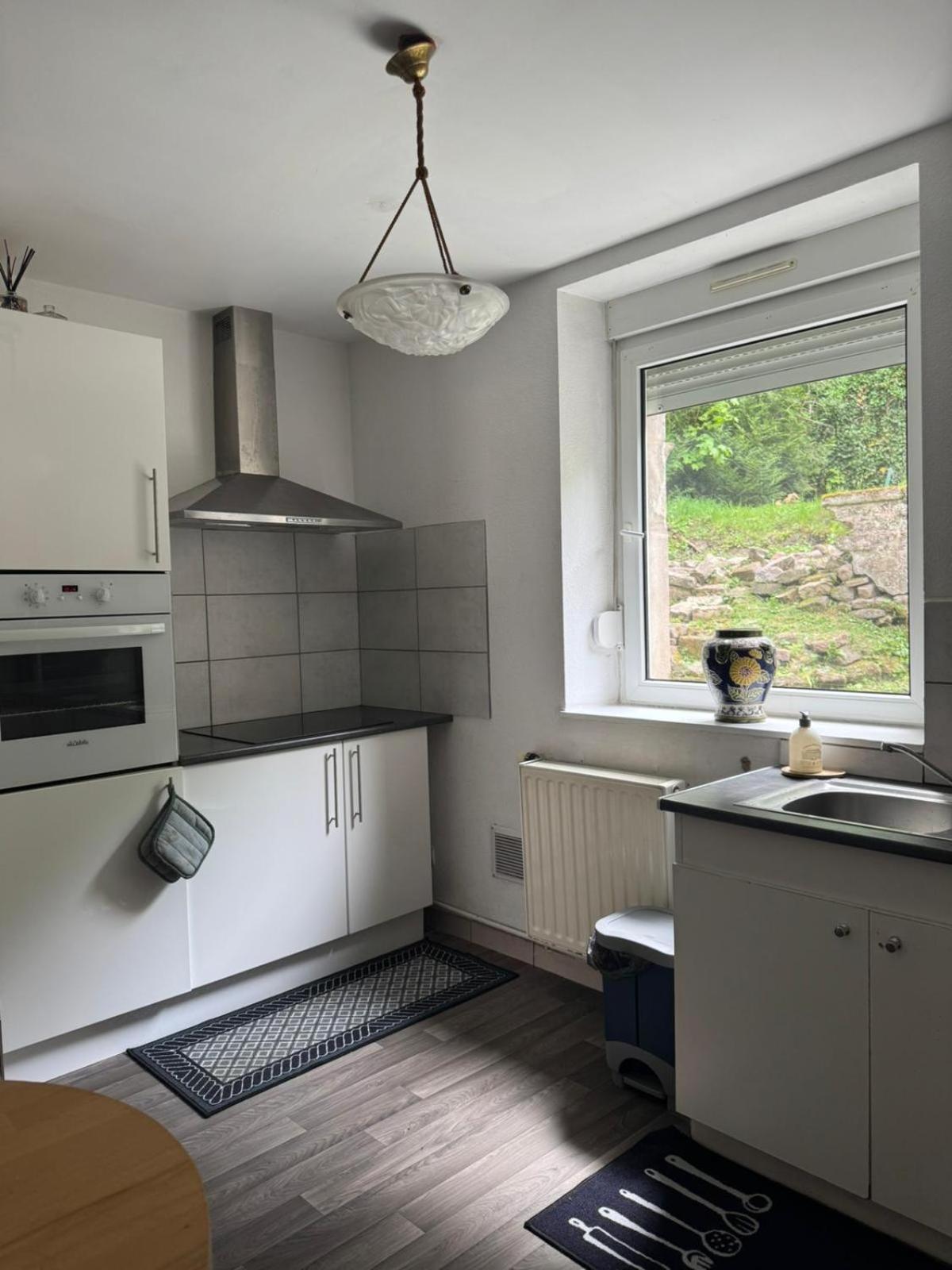 200 m centre ville maison mitoyenne avec place de parking gratuite