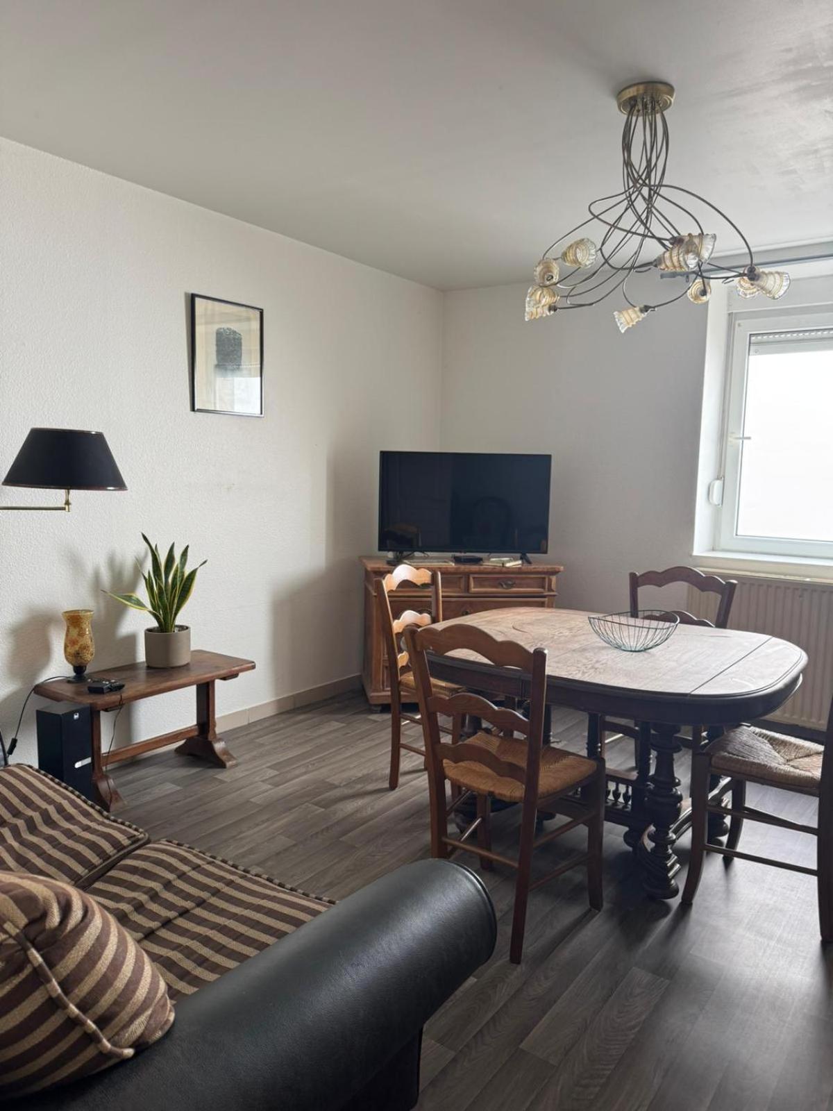 200 m centre ville maison mitoyenne avec place de parking gratuite