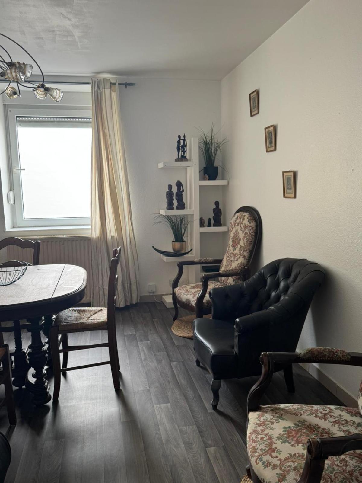 200 m centre ville maison mitoyenne avec place de parking gratuite