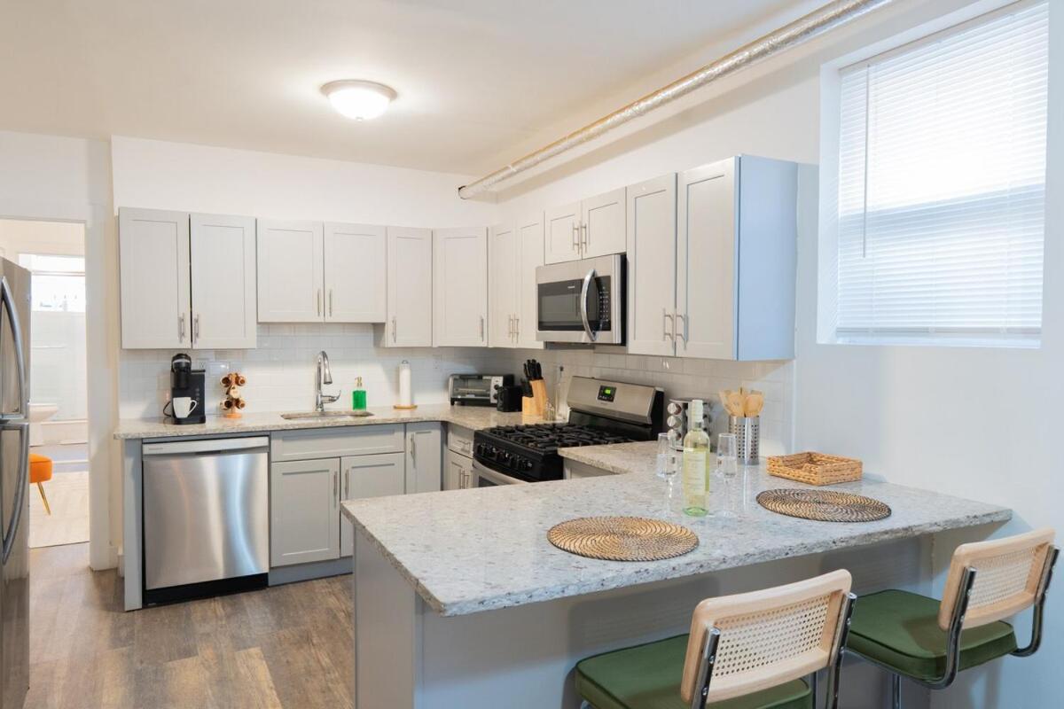 Moderno 1BR - Parking - 15 min NYC