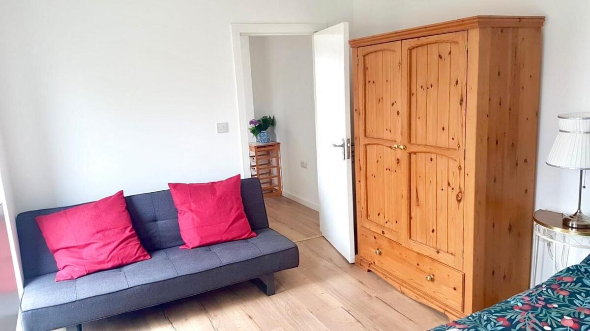 Bright 1 bedroom guest house