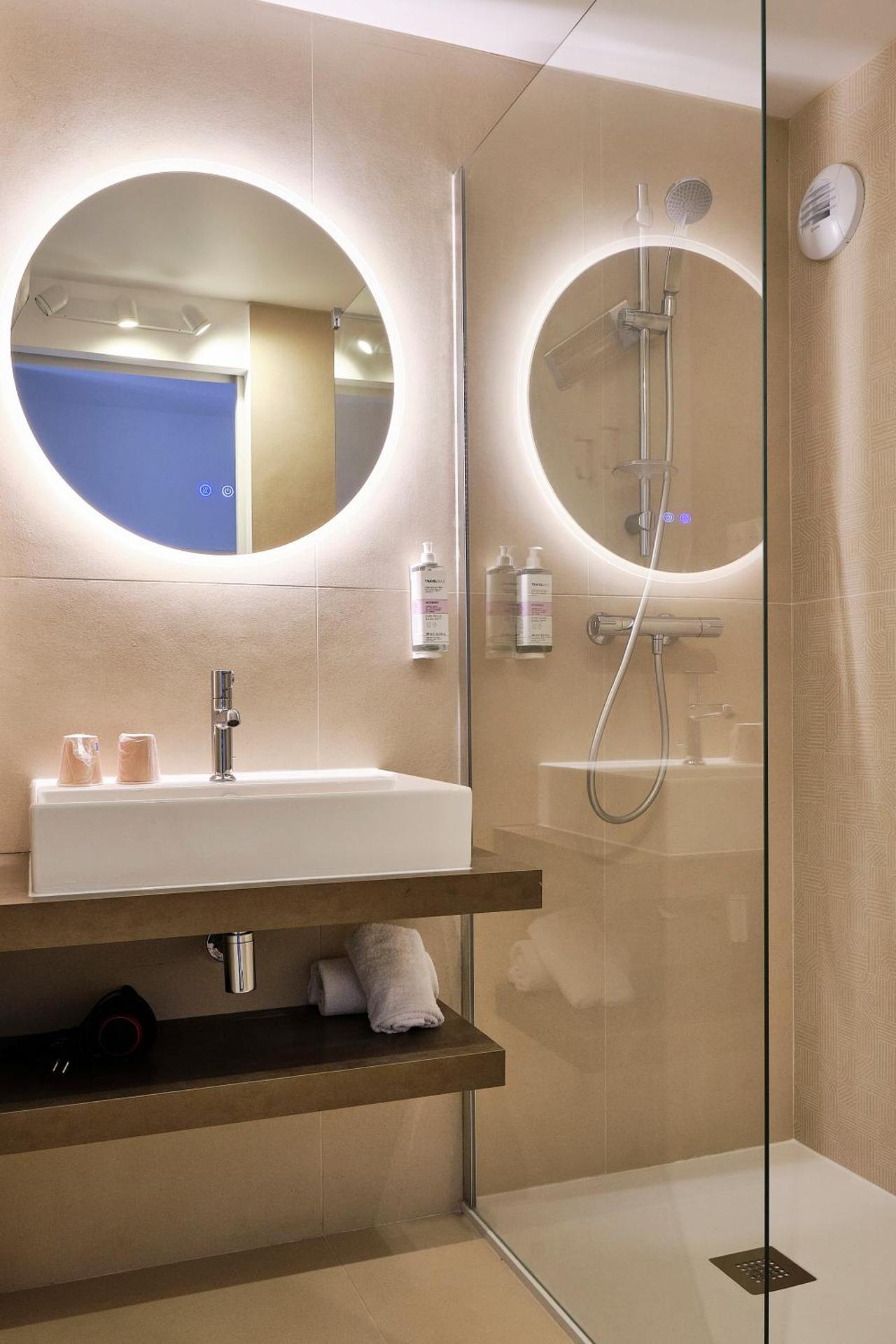 Double or Twin Room with City View