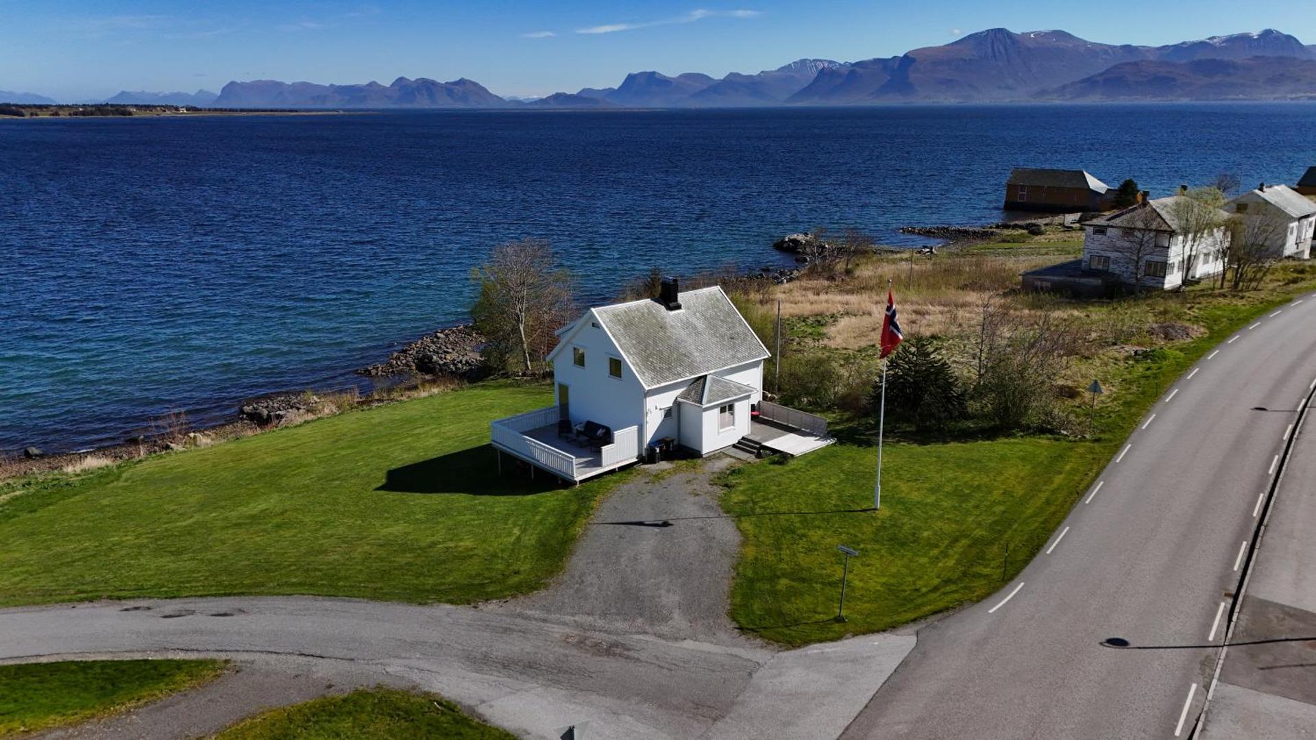 Sjønært feriehus, båt tilgjengelig for leie