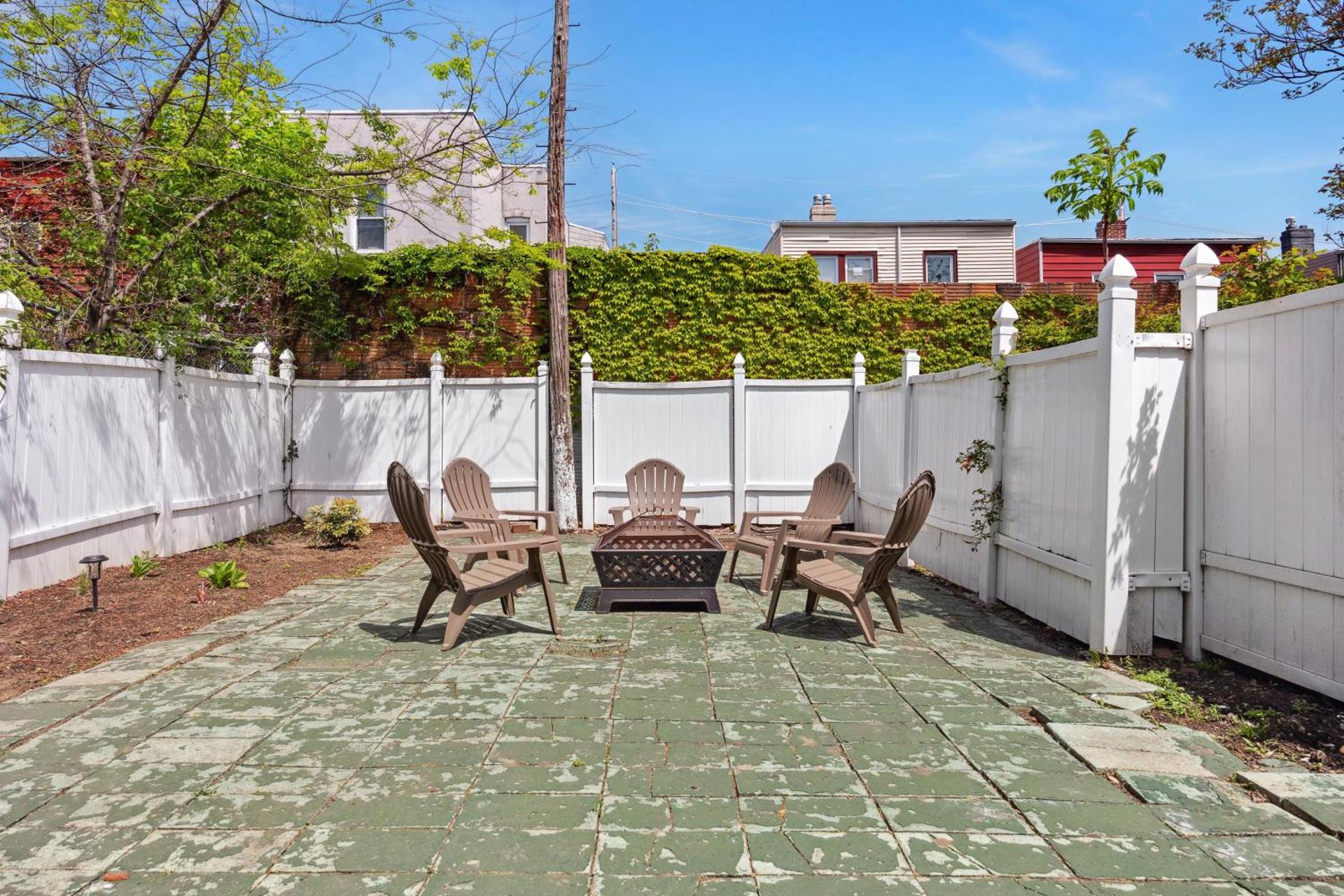 Spacious & Stylish 2BR Apartment Near Manhattan