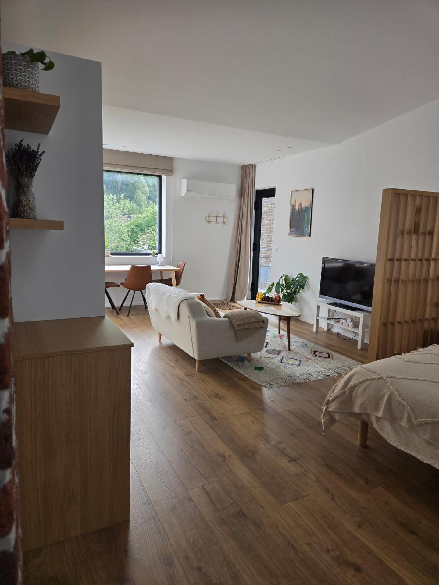 Photo of the whole room