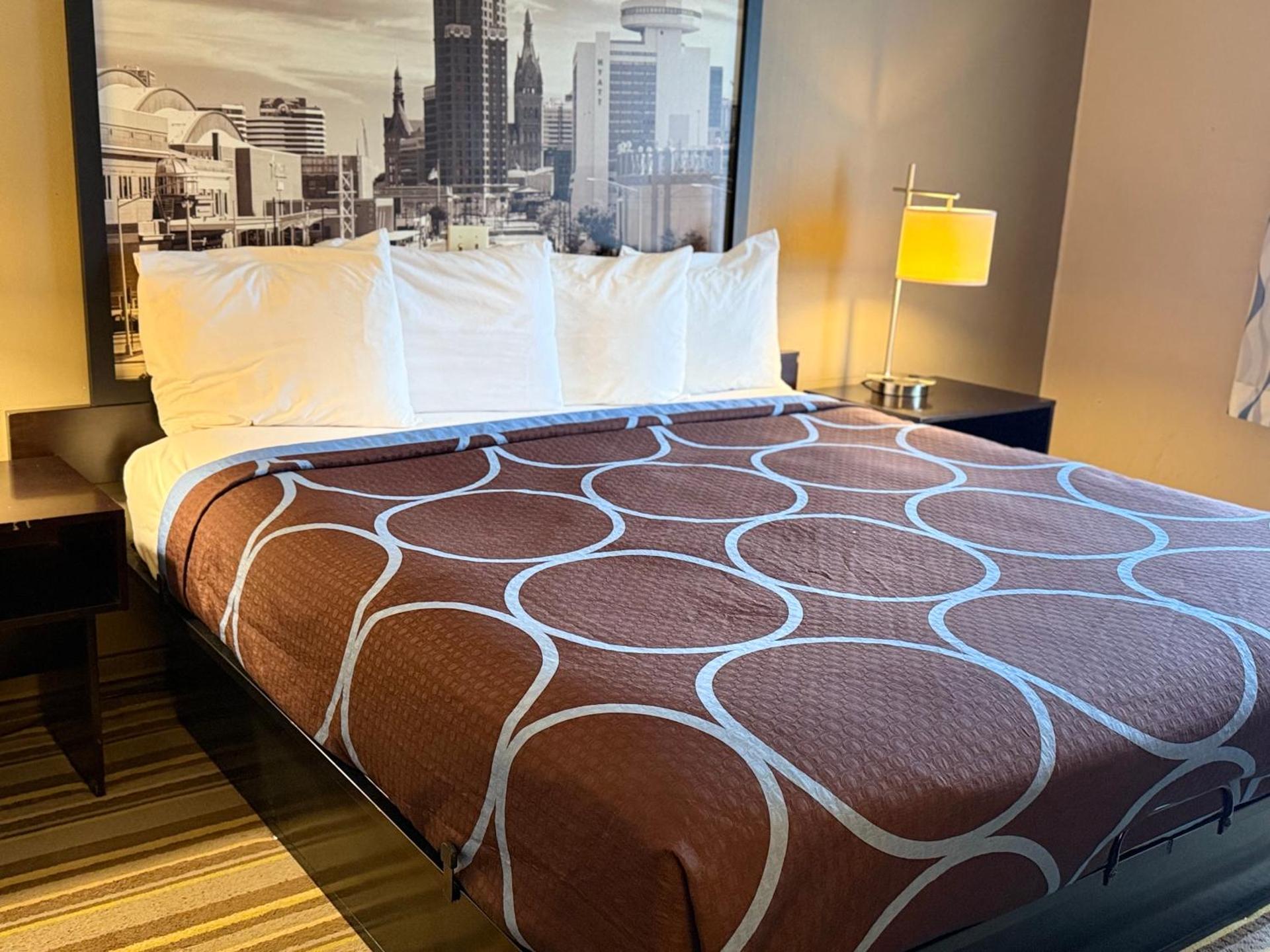 Delavan Inn and Suites