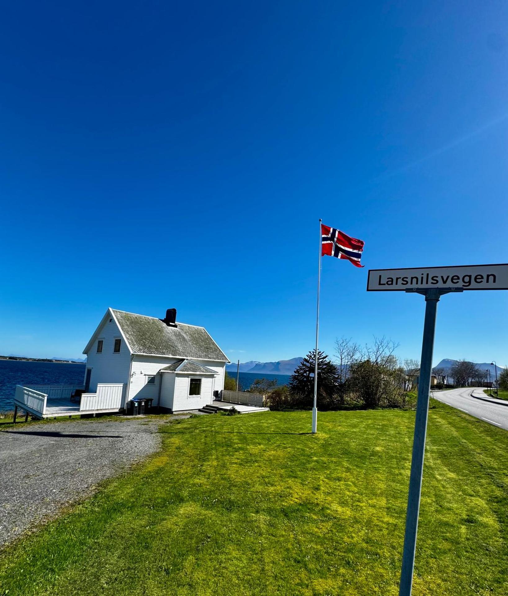 Sjønært feriehus, båt tilgjengelig for leie