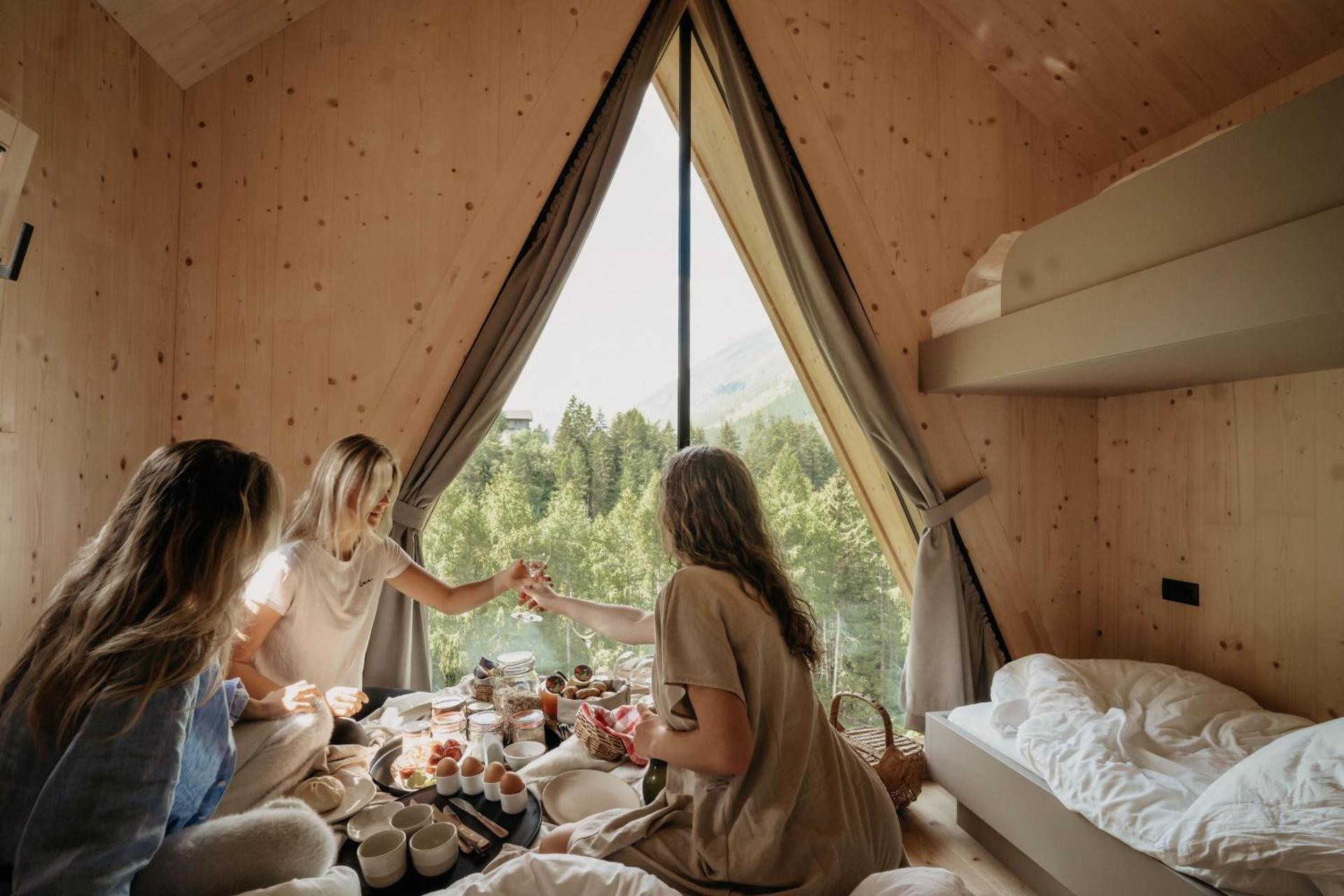 Collis Hill Chalets & Hotel