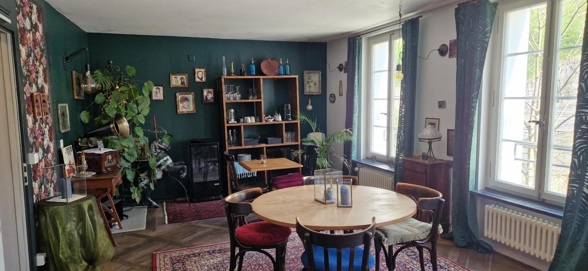 Communal lounge/ TV room