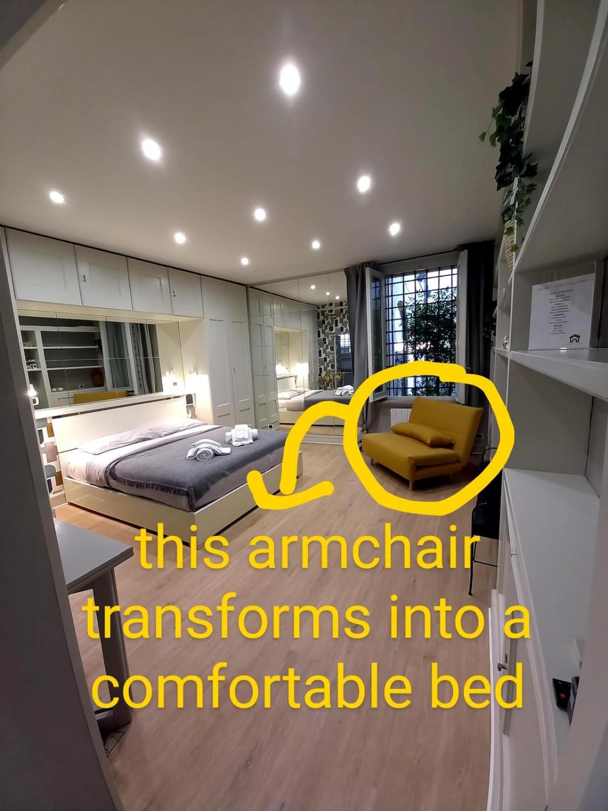 Piazza di Spagna, ground floor, historic center