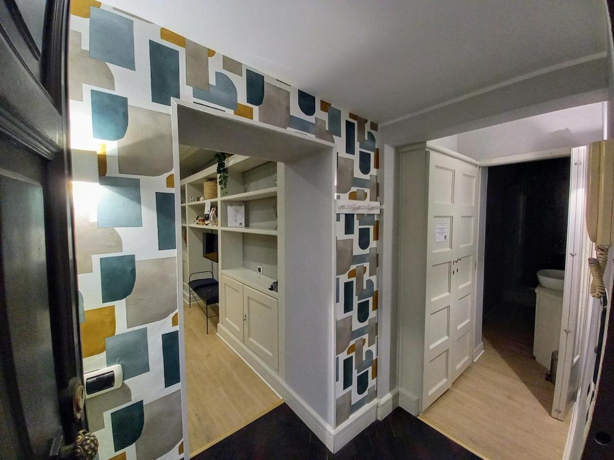 Piazza di Spagna, ground floor, historic center