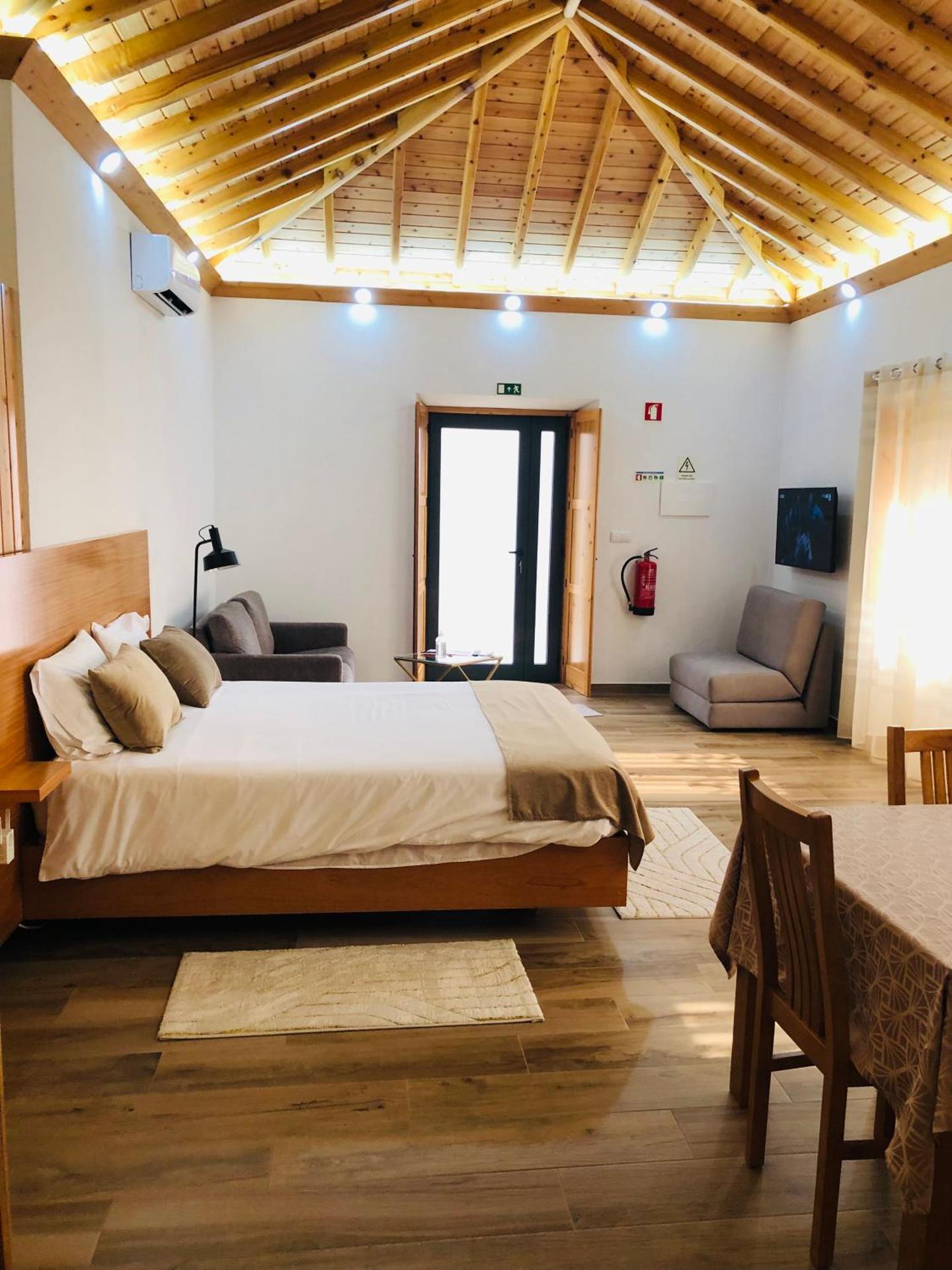 AMU- Apartamentos Mistérios da Urzelina