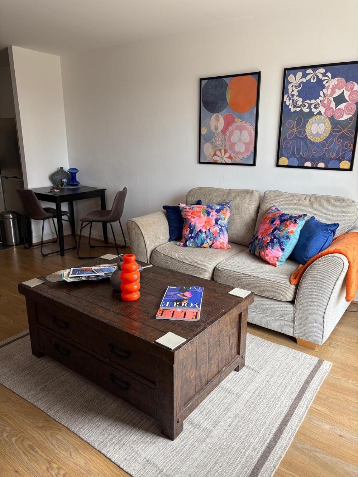 Hansen House 2 with Private Parking