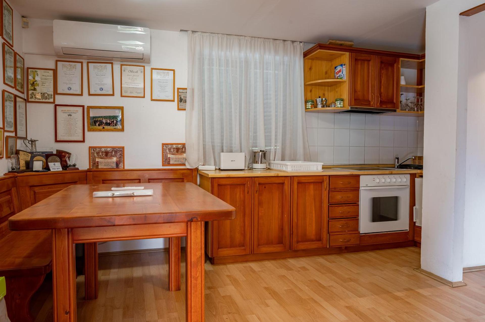 Förhénc Wine House & Guesthouses I-II-III