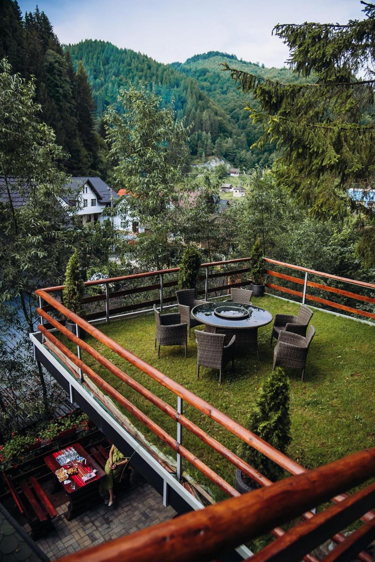 Căbănuța Cocoțată