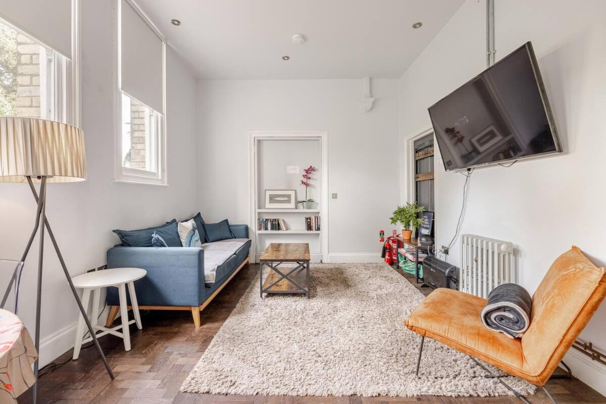 Classroom Flat Suite in a converted school in Fowey town centre