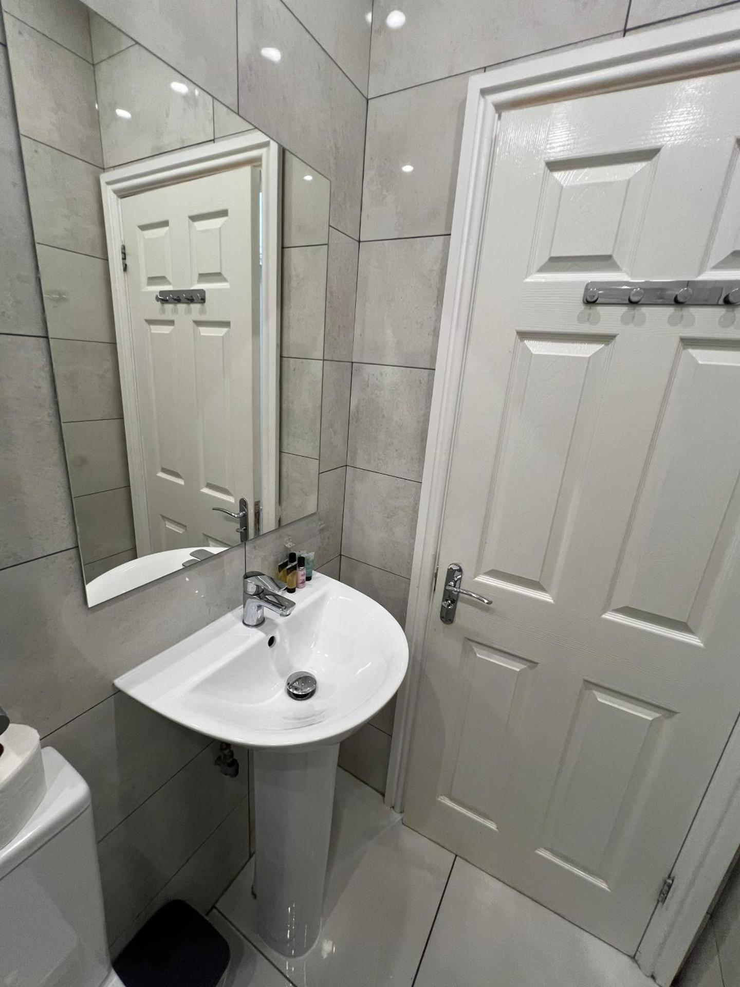 F4 Luxury Stays One bed apartment with Parking