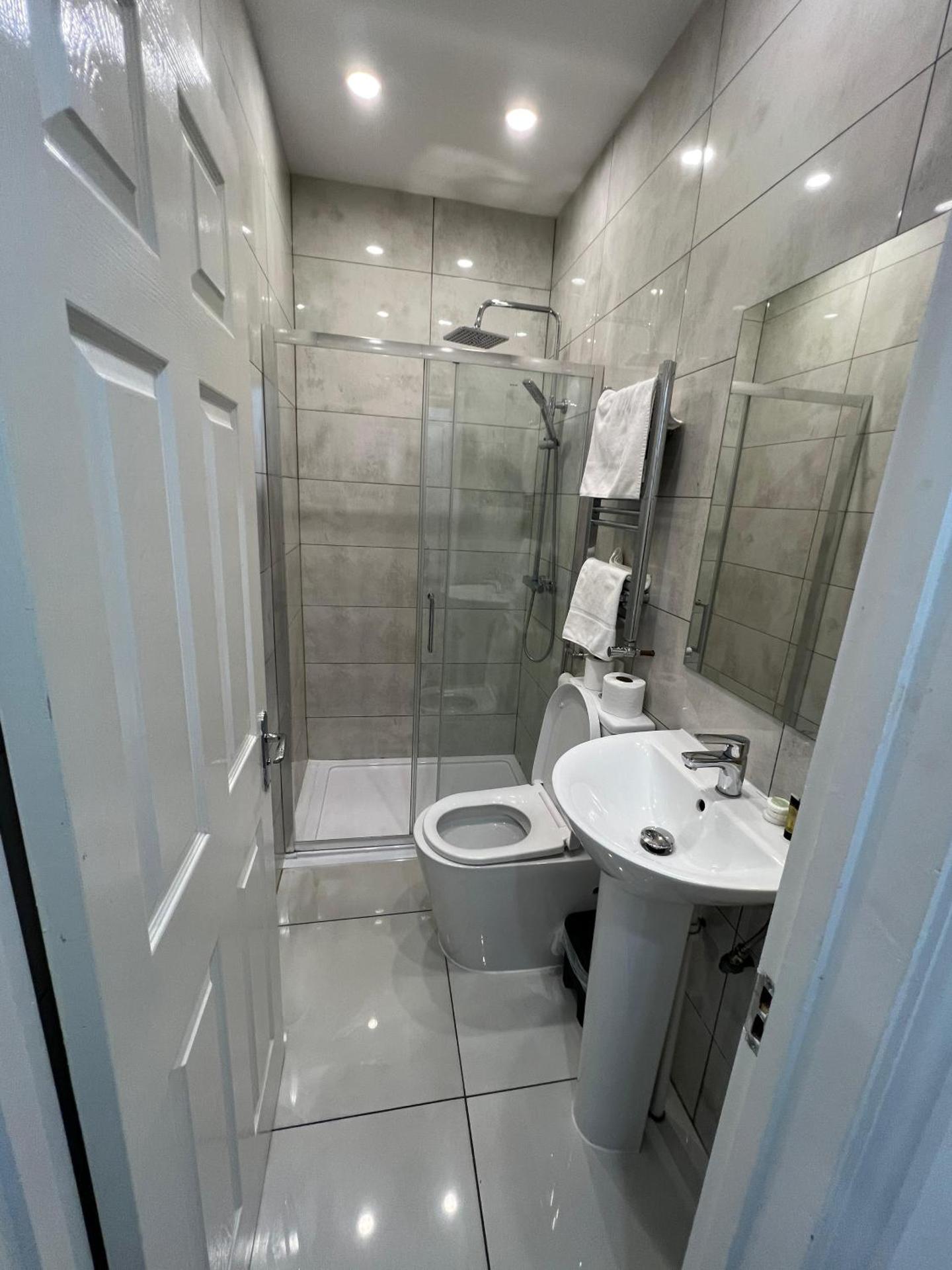 F4 Luxury Stays One bed apartment with Parking