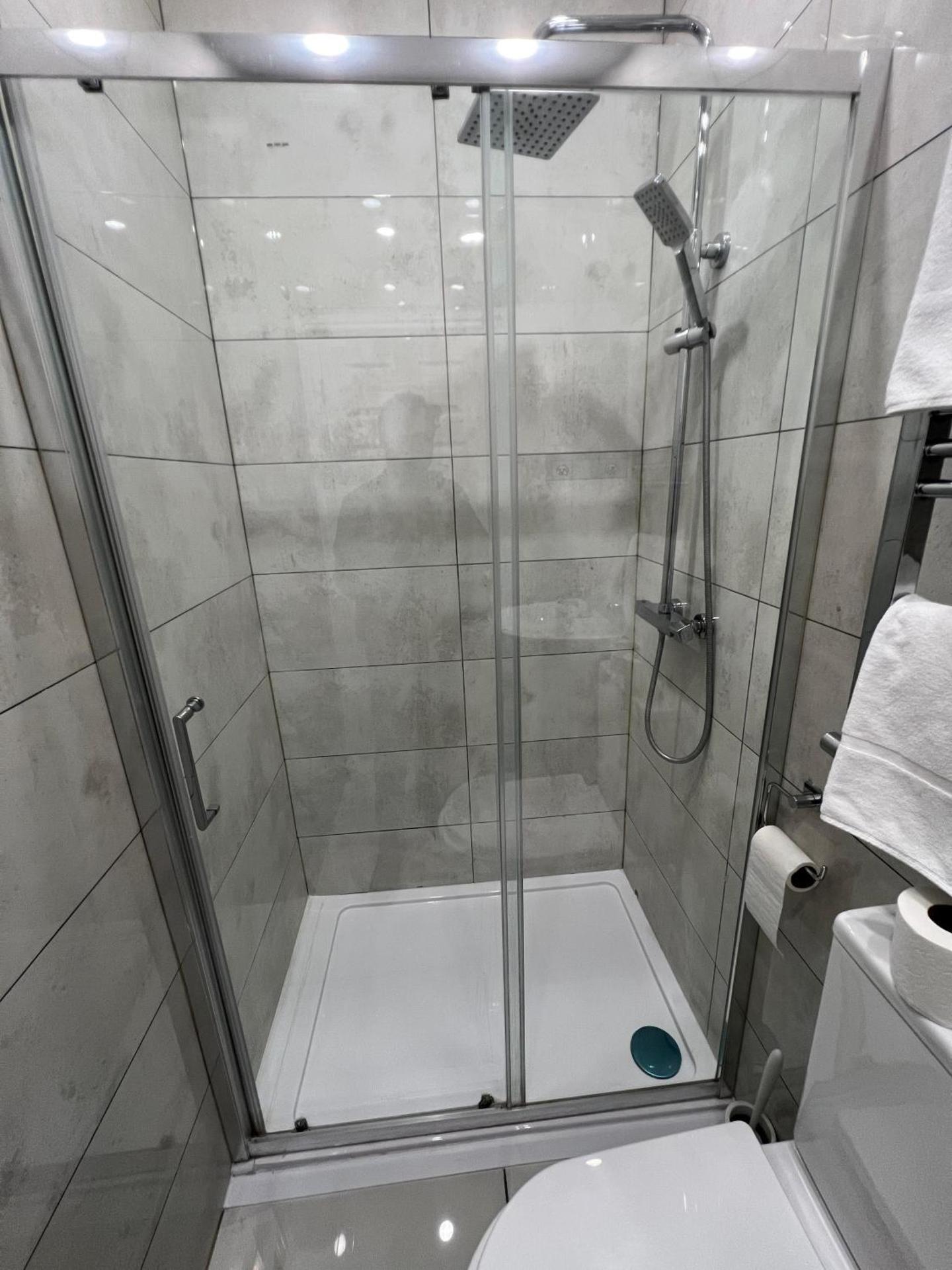 F4 Luxury Stays One bed apartment with Parking