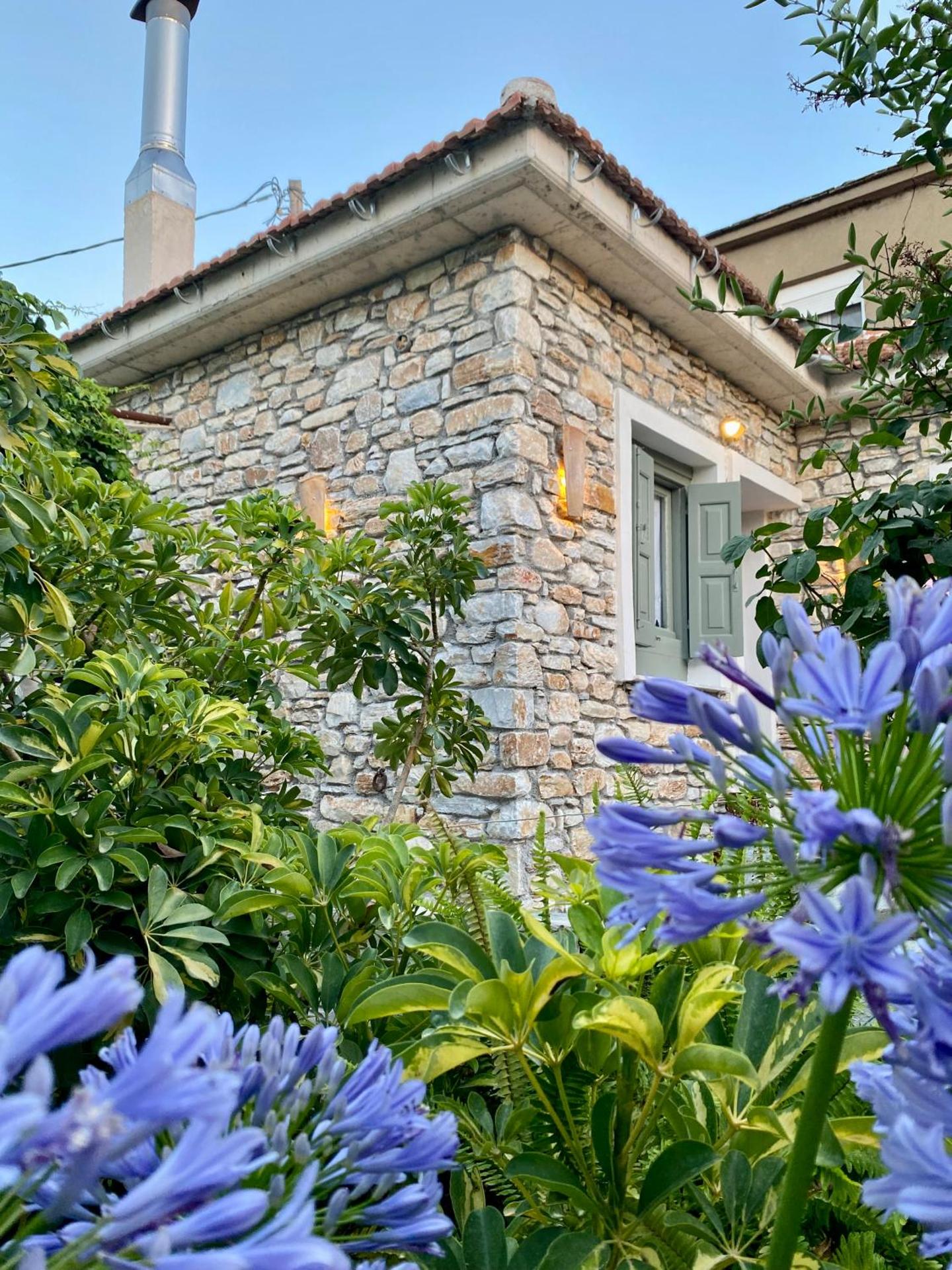 Oneiropetra Luxury House