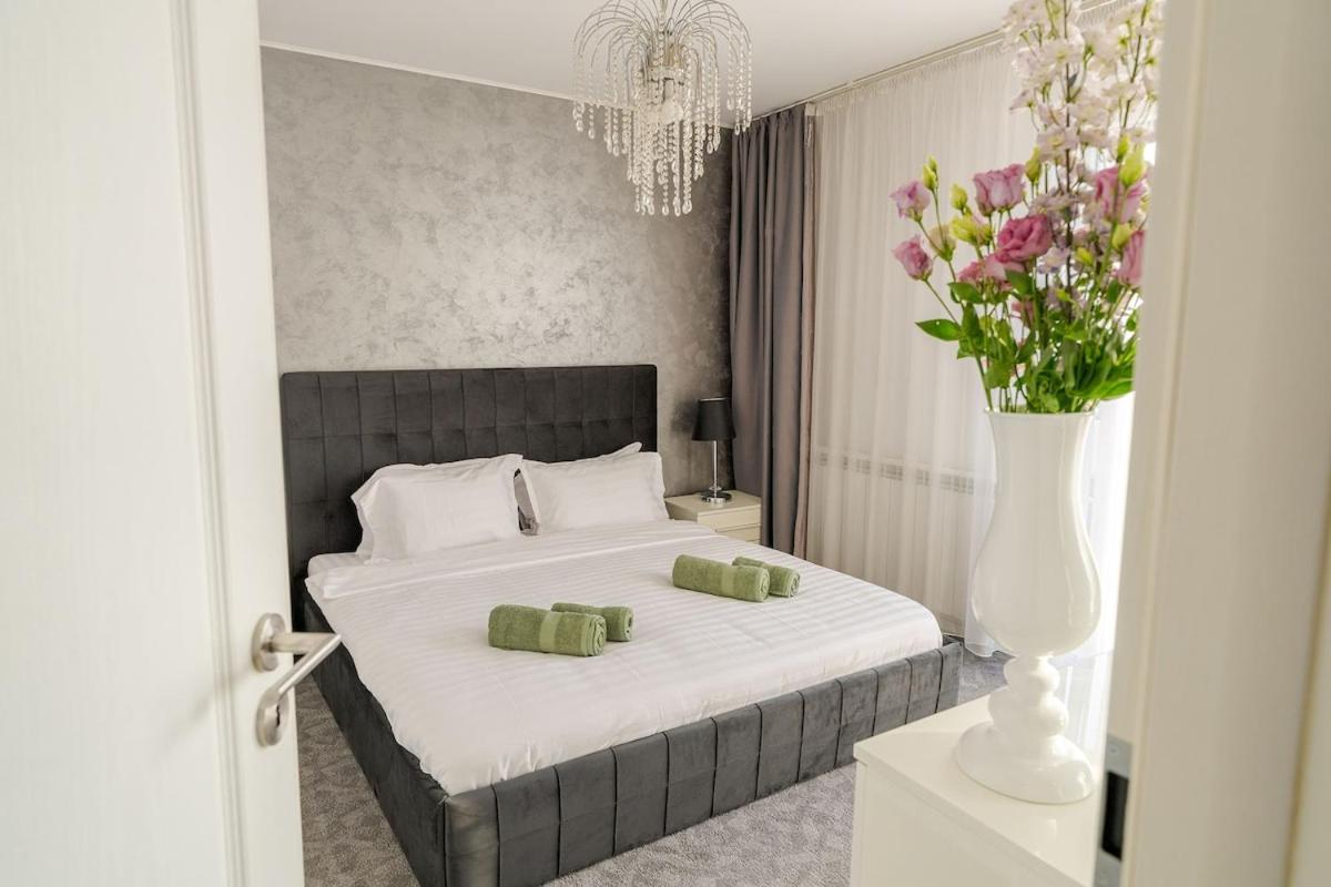 Downtown Floreasca Penthouse with Jacuzzi&Sauna