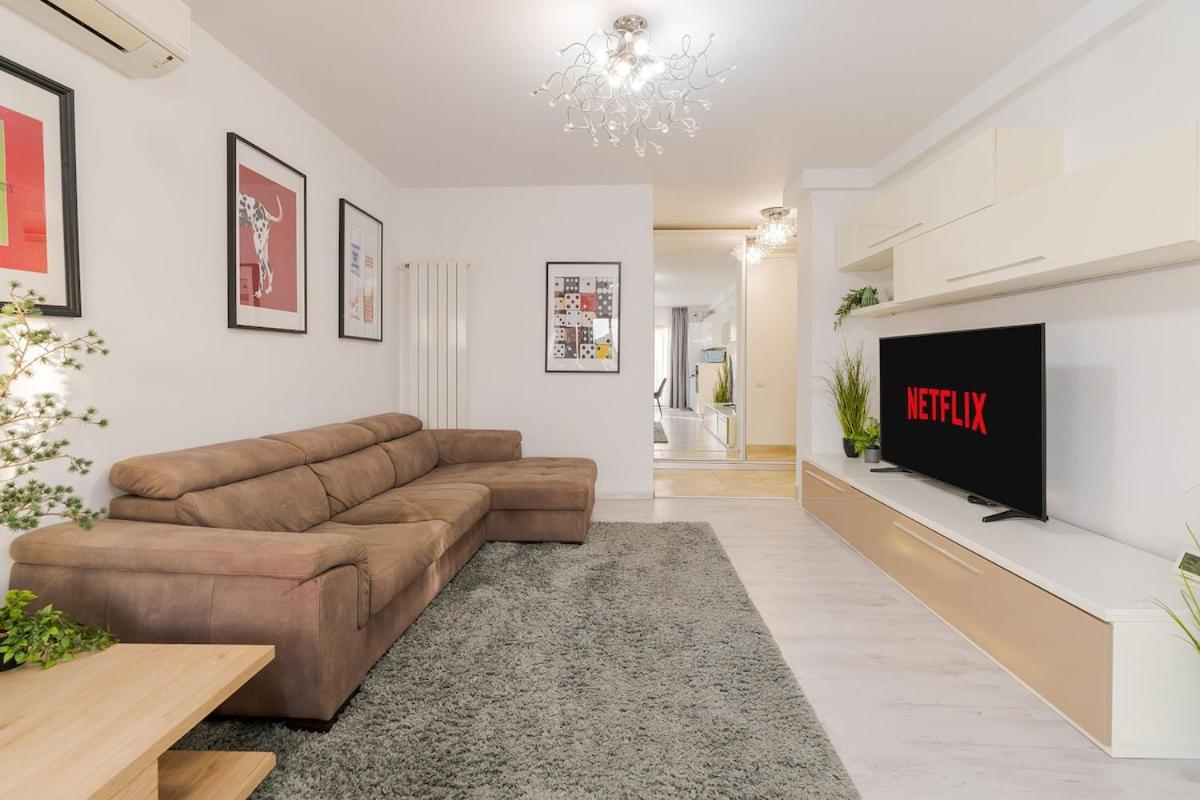 Downtown Floreasca Penthouse with Jacuzzi&Sauna