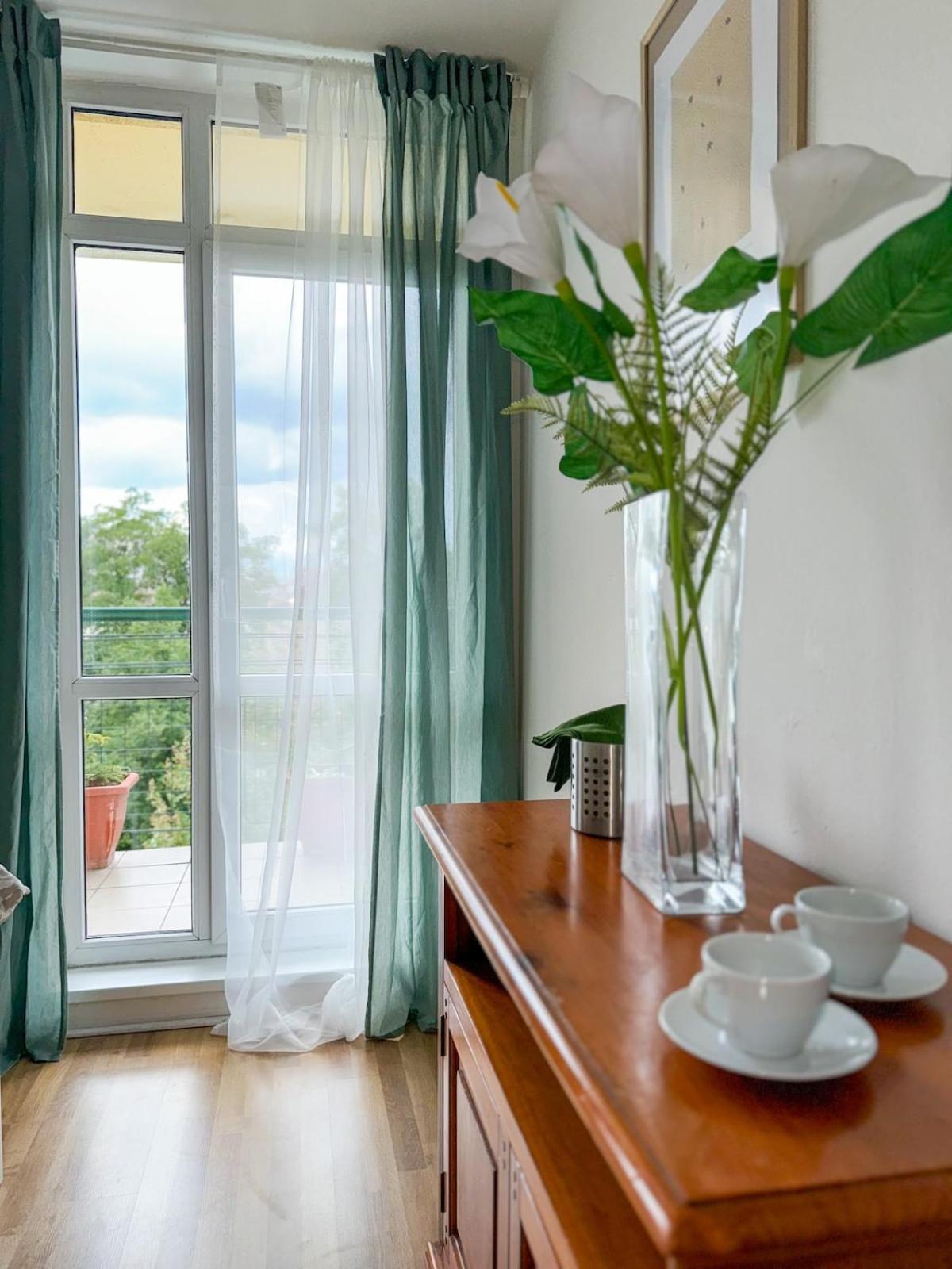 Sunny Flat with Terrace & Park View Near City Centre