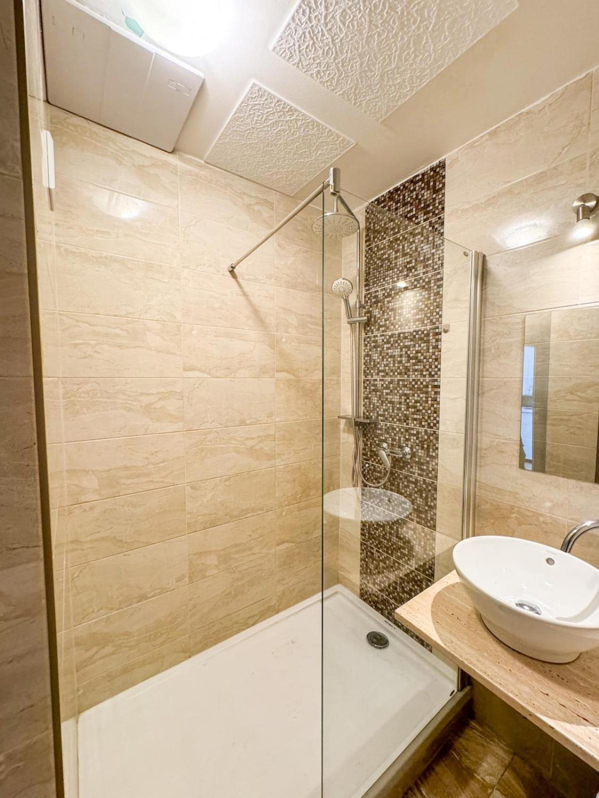 Sunny Flat with Terrace & Park View Near City Centre