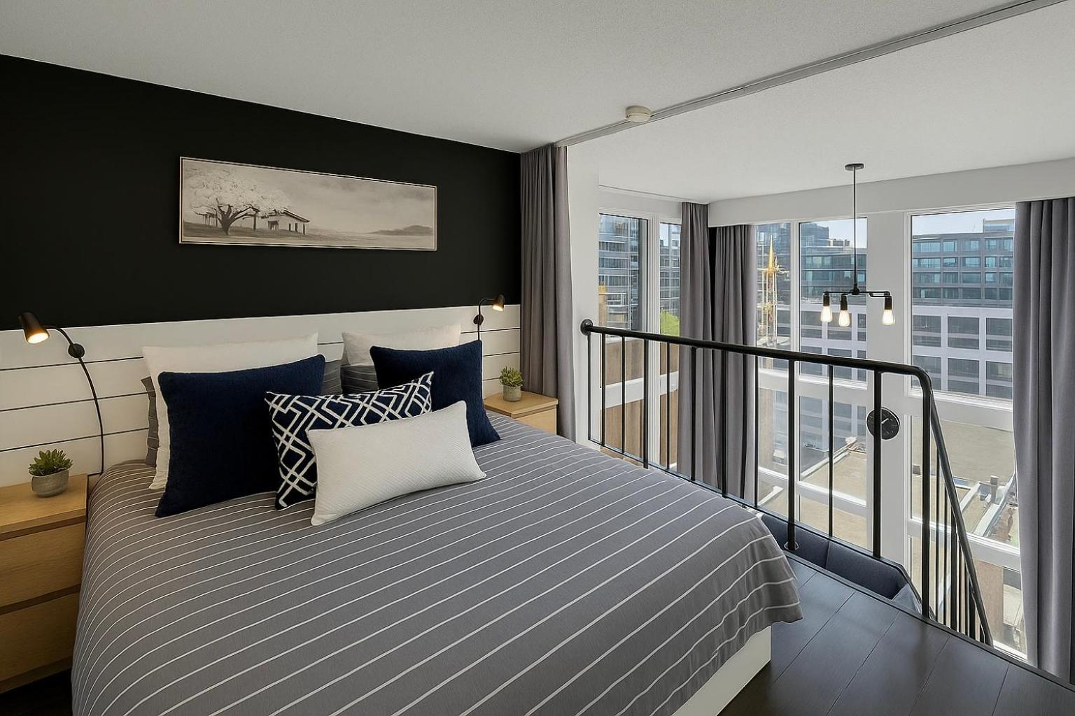 Trendy Downtown Loft Apartment - King Bed!