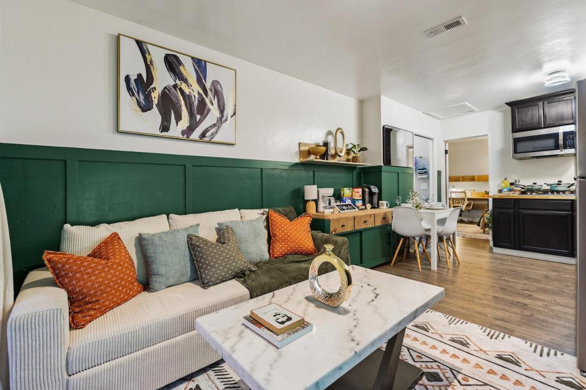 Entire Private Home with 1 Bedroom, King Bed, Hot Tub, Parking, View, Available Now