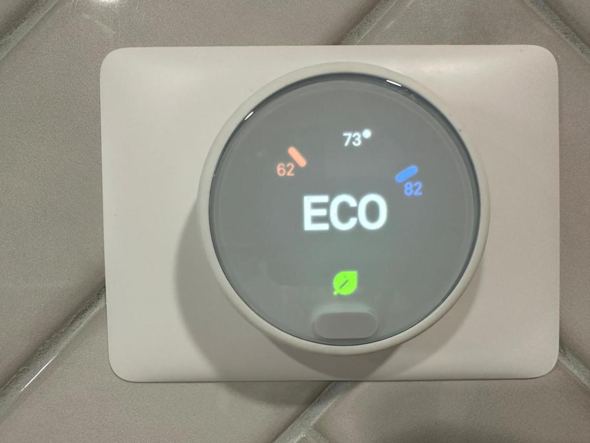 Entire Private Home with 1 Bedroom, King Bed, Hot Tub, Parking, View, Available Now