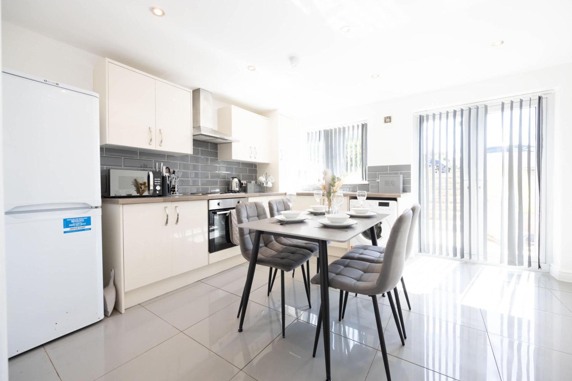 Contemporary 3 Bedroom Home with Garden & Parking