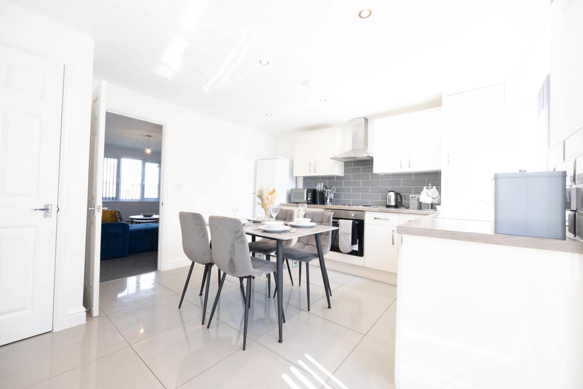 Contemporary 3 Bedroom Home with Garden & Parking