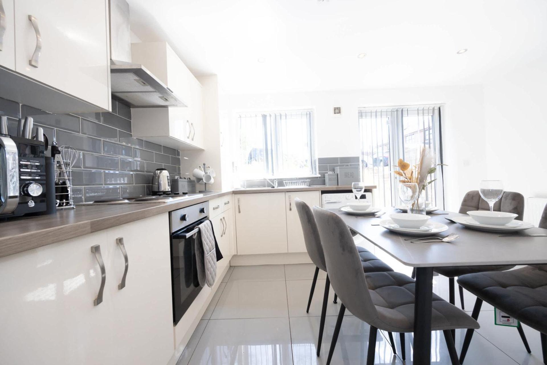 Contemporary 3 Bedroom Home with Garden & Parking