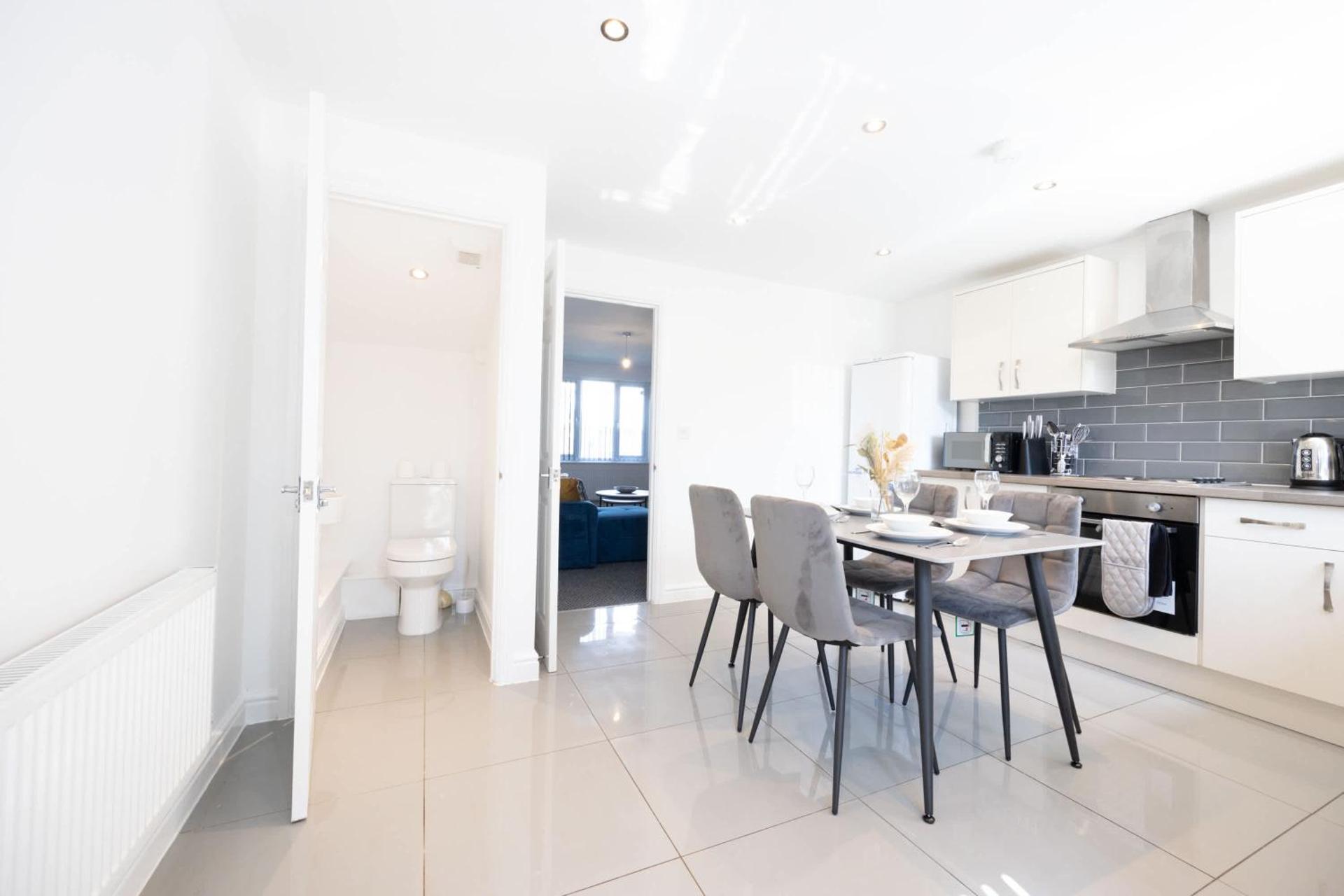 Contemporary 3 Bedroom Home with Garden & Parking