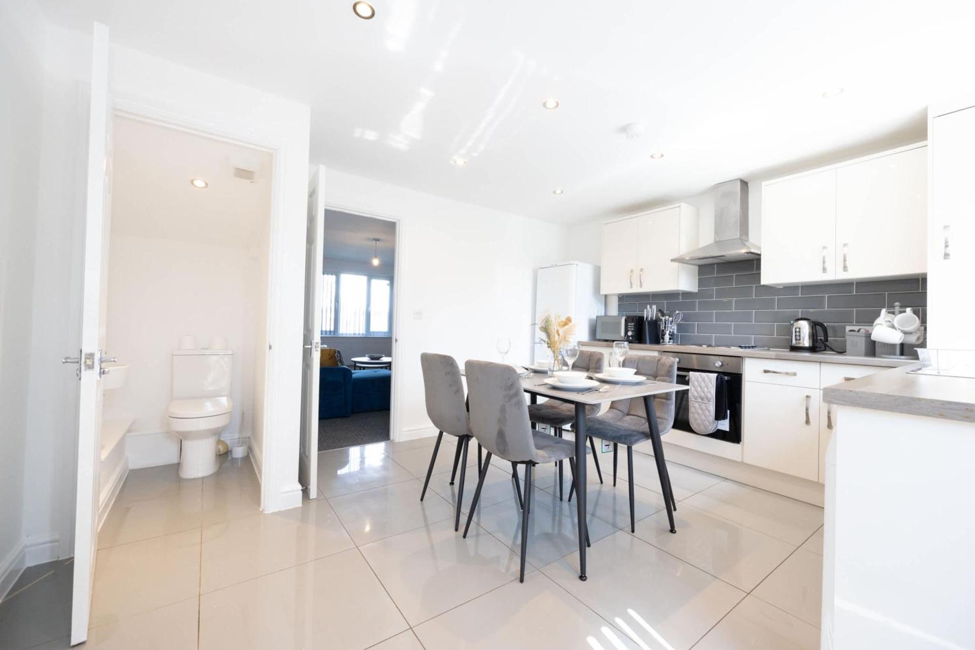 Contemporary 3 Bedroom Home with Garden & Parking