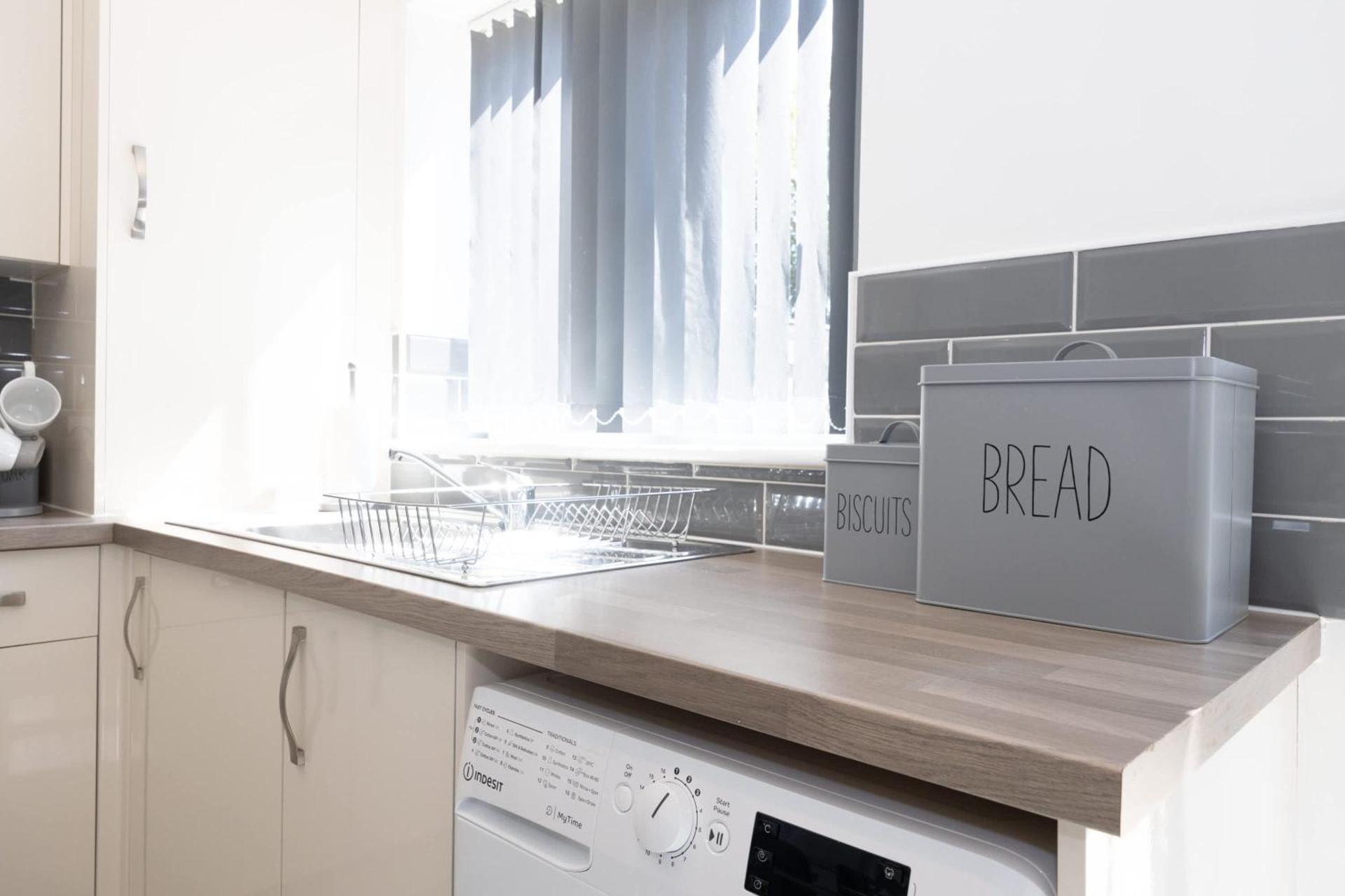 Contemporary 3 Bedroom Home with Garden & Parking