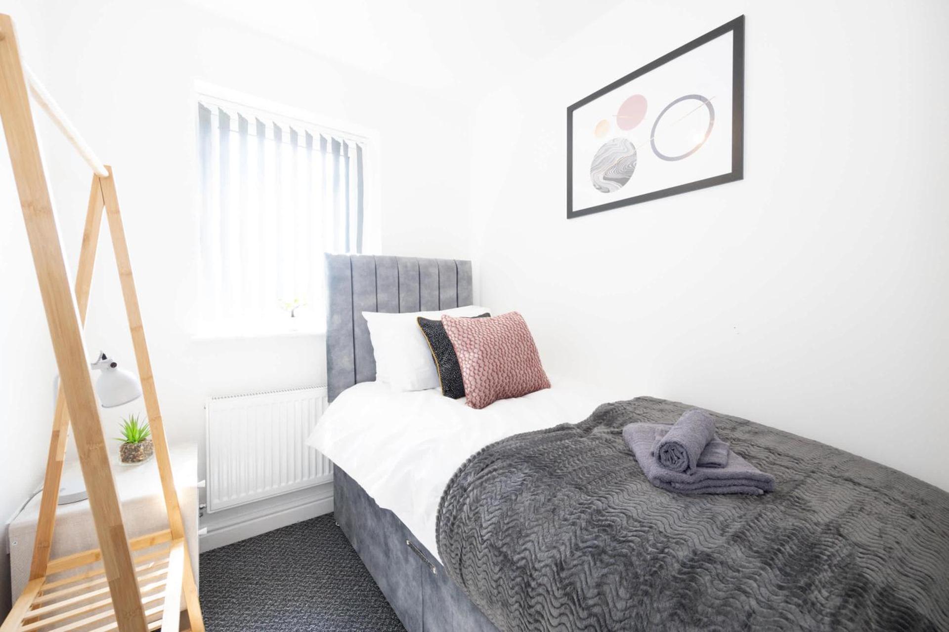 Contemporary 3 Bedroom Home with Garden & Parking