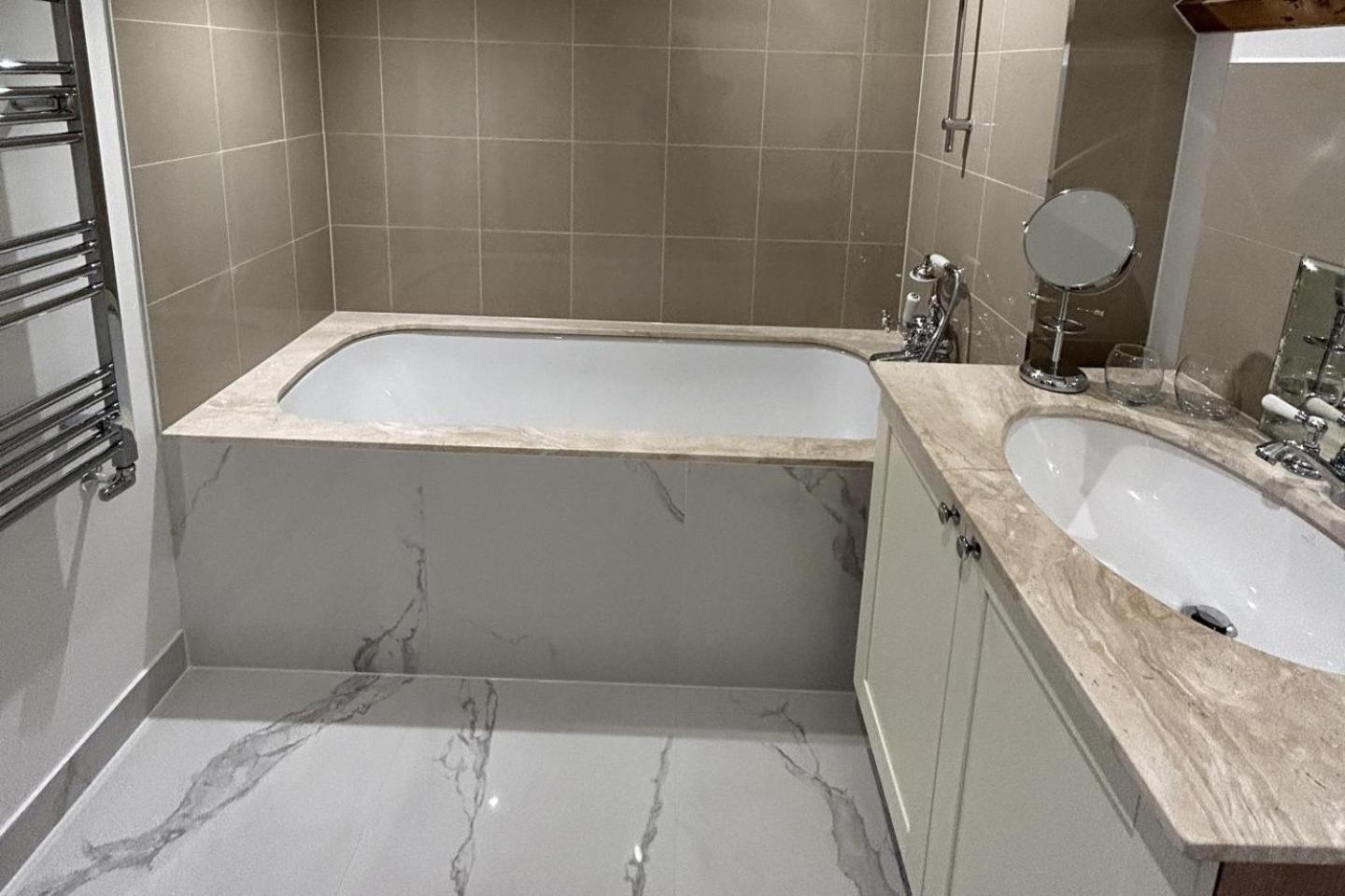 3 Bed Cottage - Sleeps 6 - Pets - Parking - Wifi