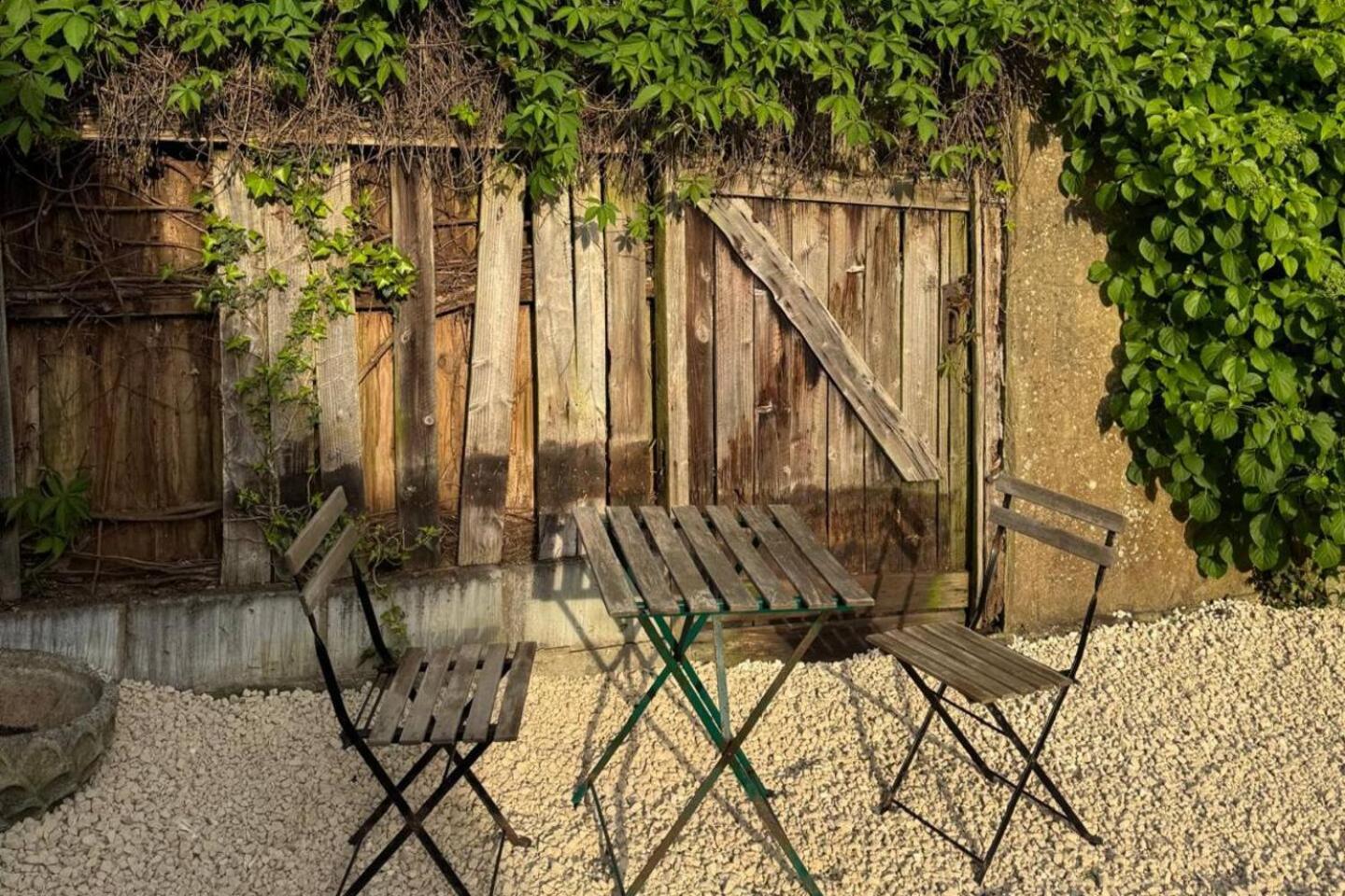 3 Bed Cottage - Sleeps 6 - Pets - Parking - Wifi