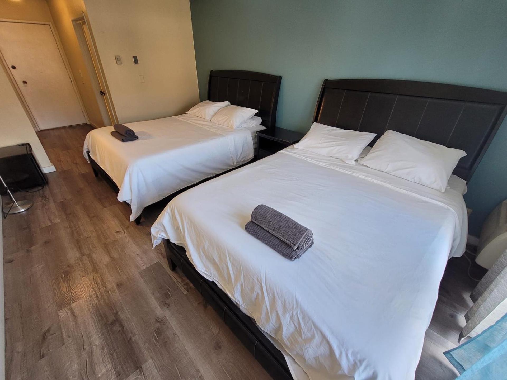 Great Location Double Queen Bed Unit