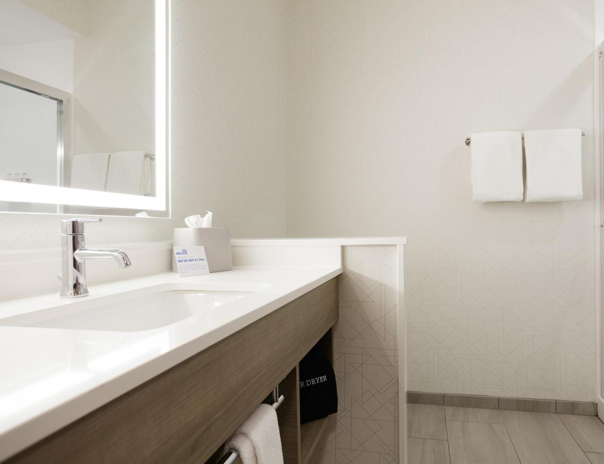 Holiday Inn Express Hotel & Suites Los Angeles Airport Hawthorne by IHG