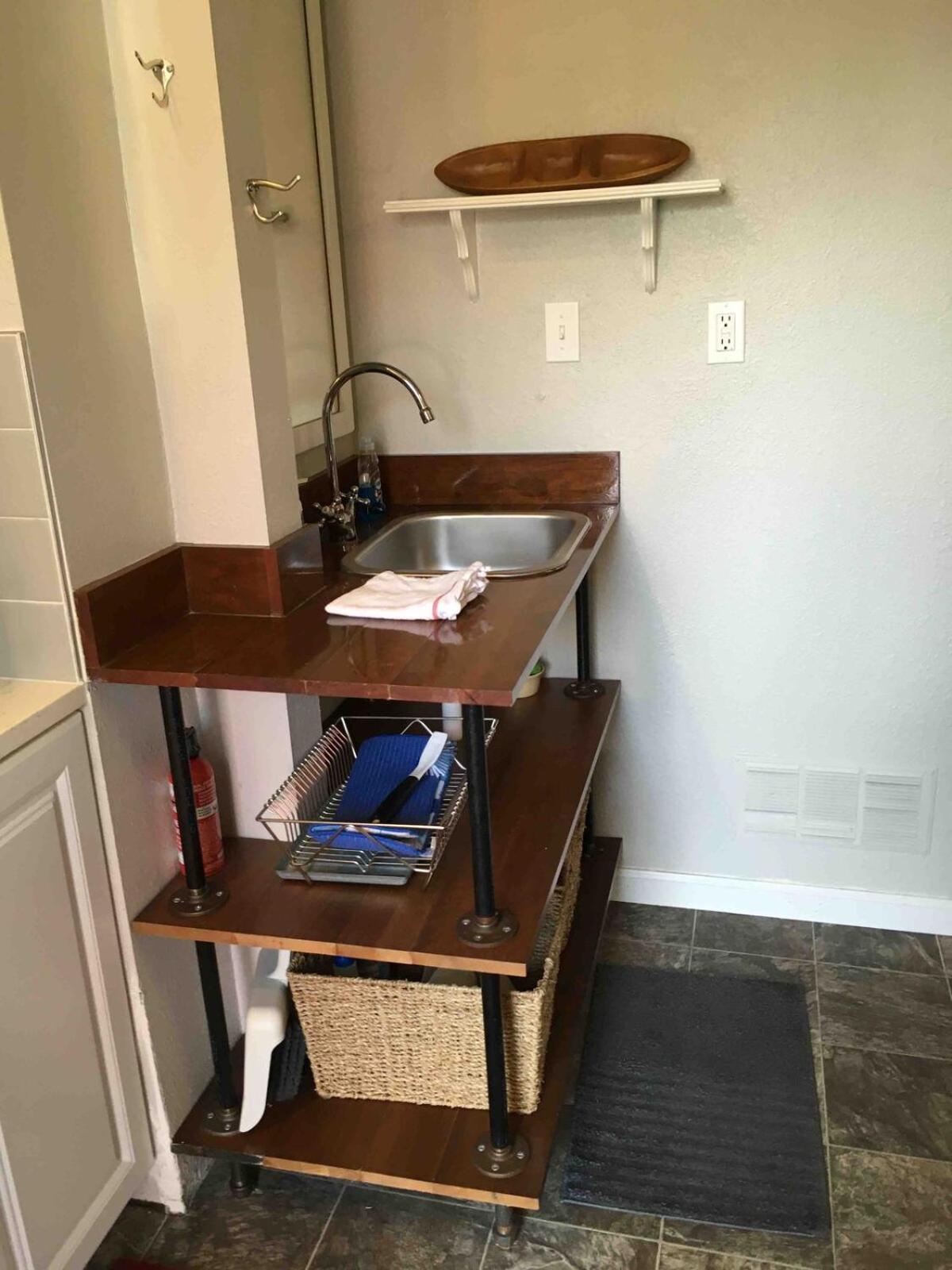 Kitchen or kitchenette