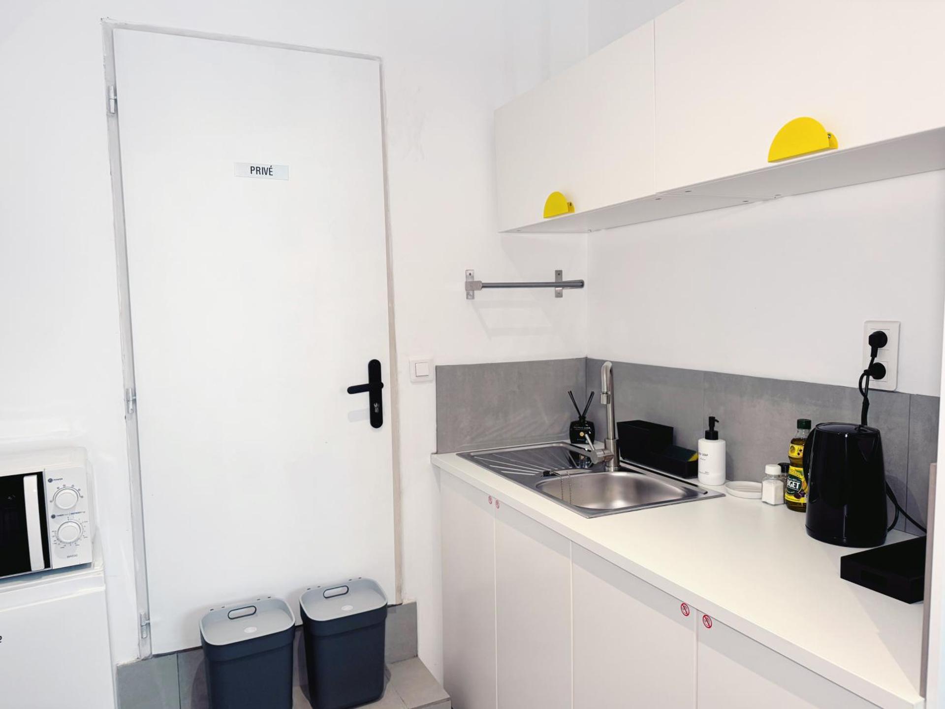 Kitchen or kitchenette